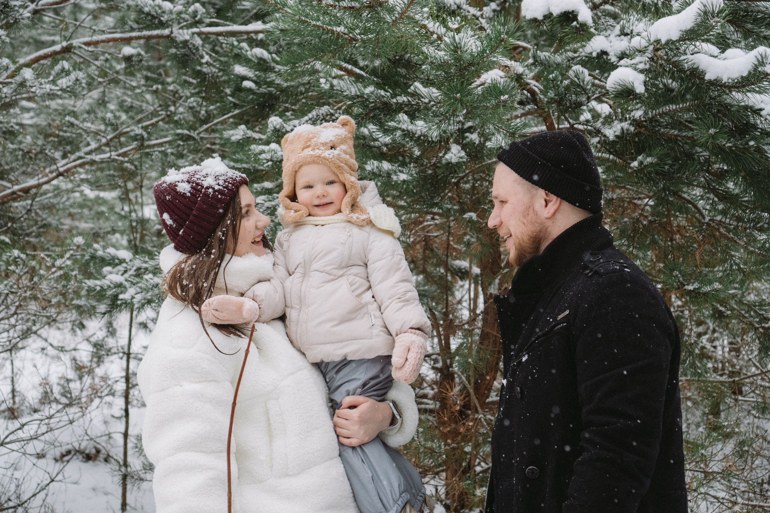 Winter happines. Family photographer in Warsaw Sasha Zenzina
