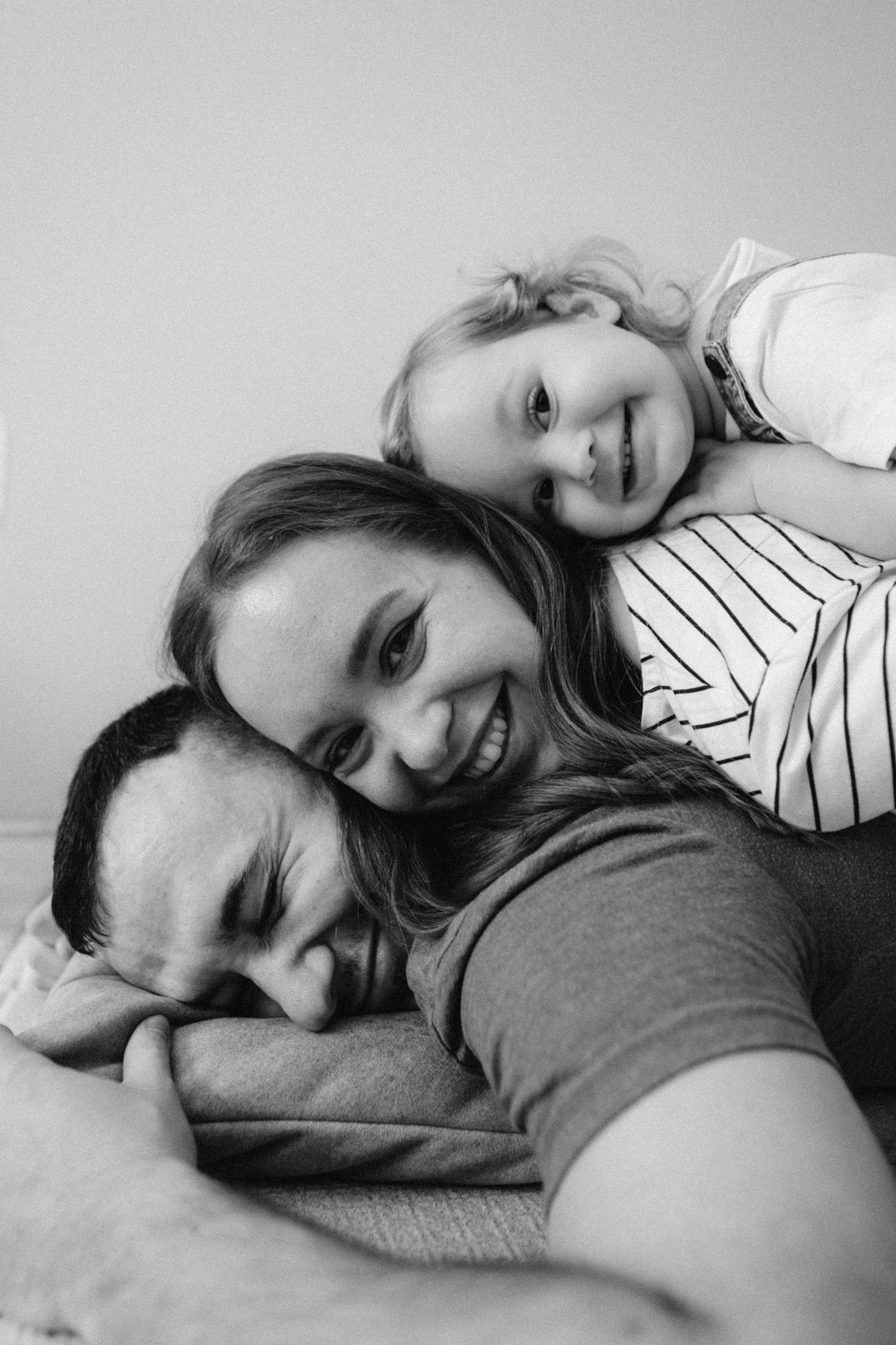 Let's stay home. Family photographer in Warsaw Sasha Zenzina