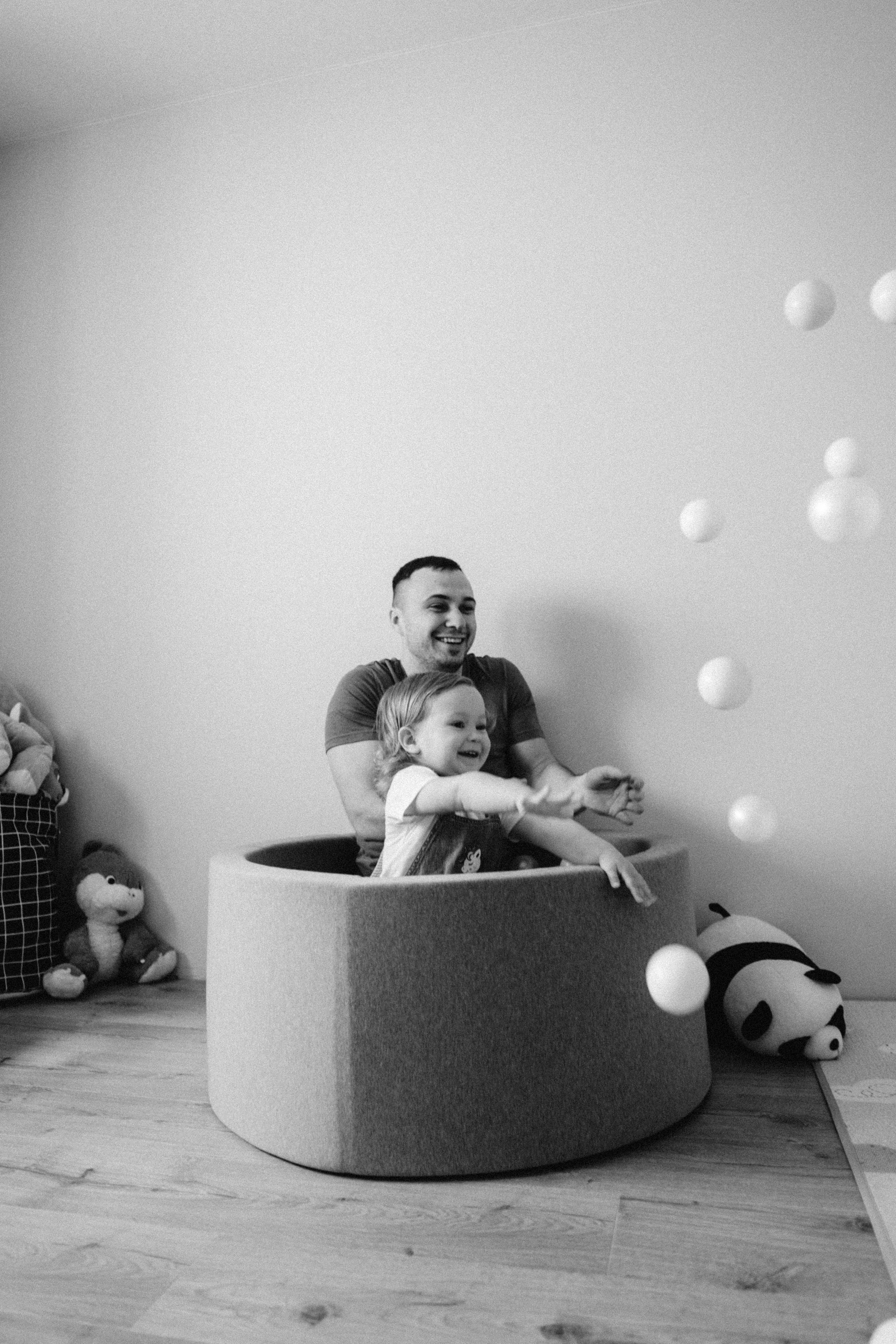 Let's stay home. Family photographer in Warsaw Sasha Zenzina