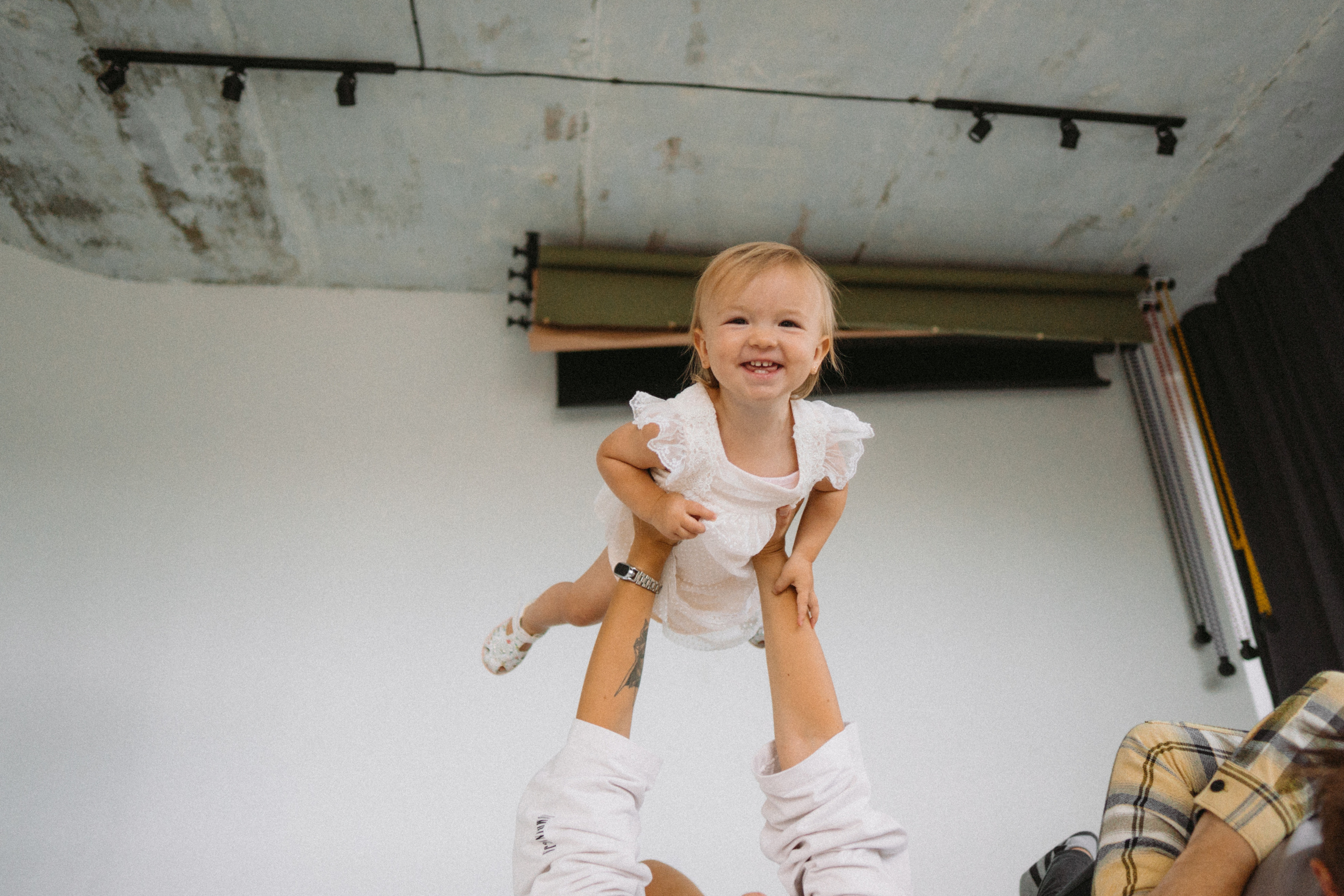 By Your Side. Family photographer in Warsaw Sasha Zenzina