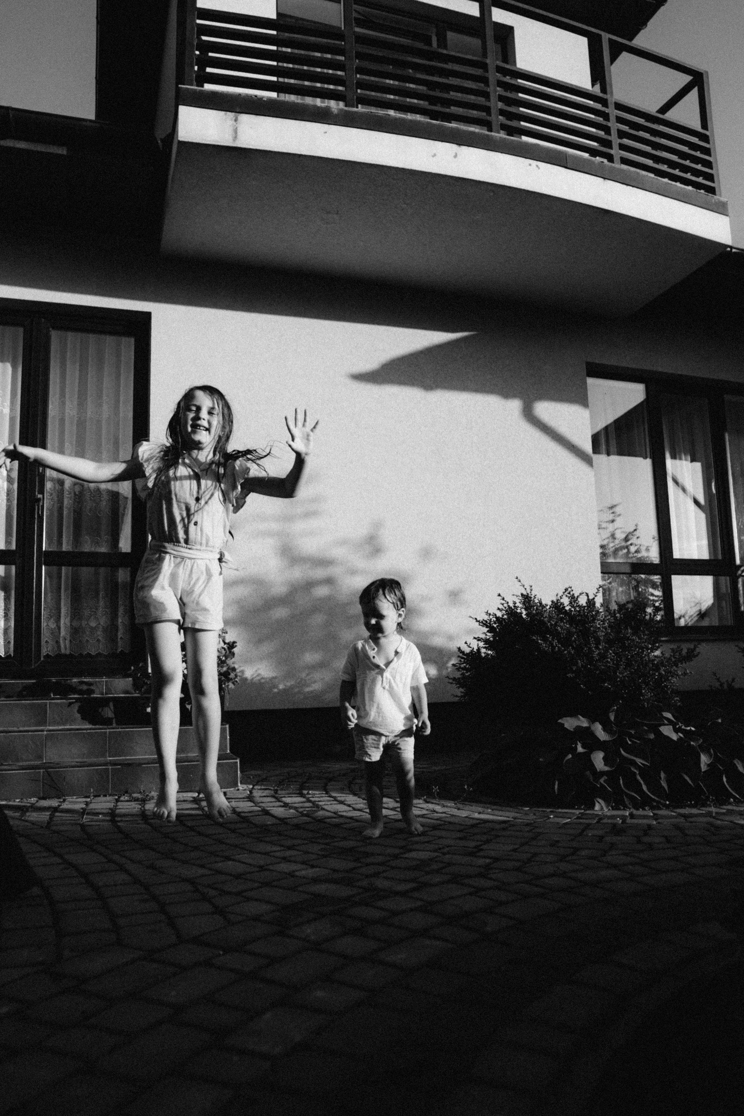 Home sweet home. Family photographer in Warsaw Sasha Zenzina