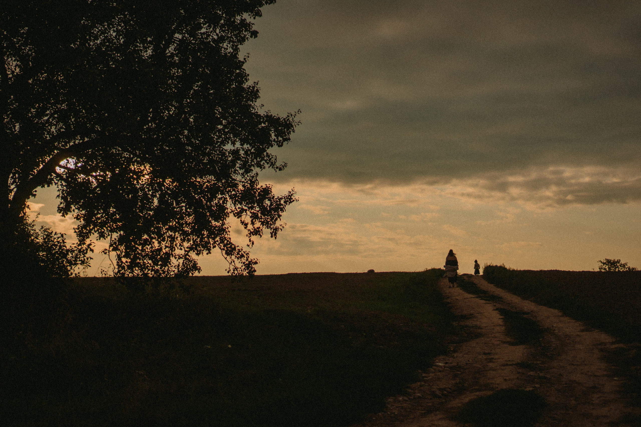 Wanna be with you everywhere. Family photographer in Warsaw Sasha Zenzina