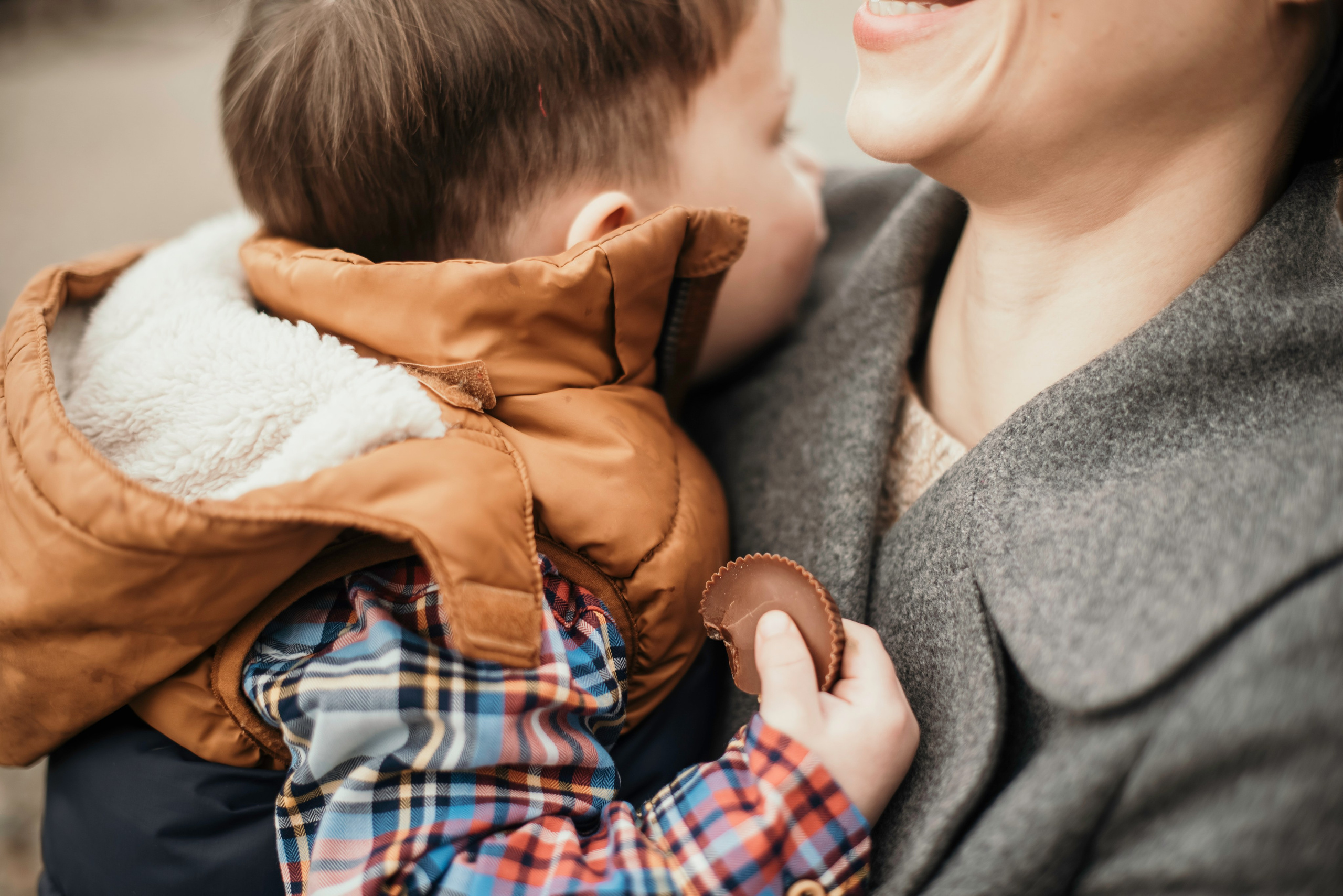 A walk by the water. Newborn, pregnancy, family photographer in New Jersey