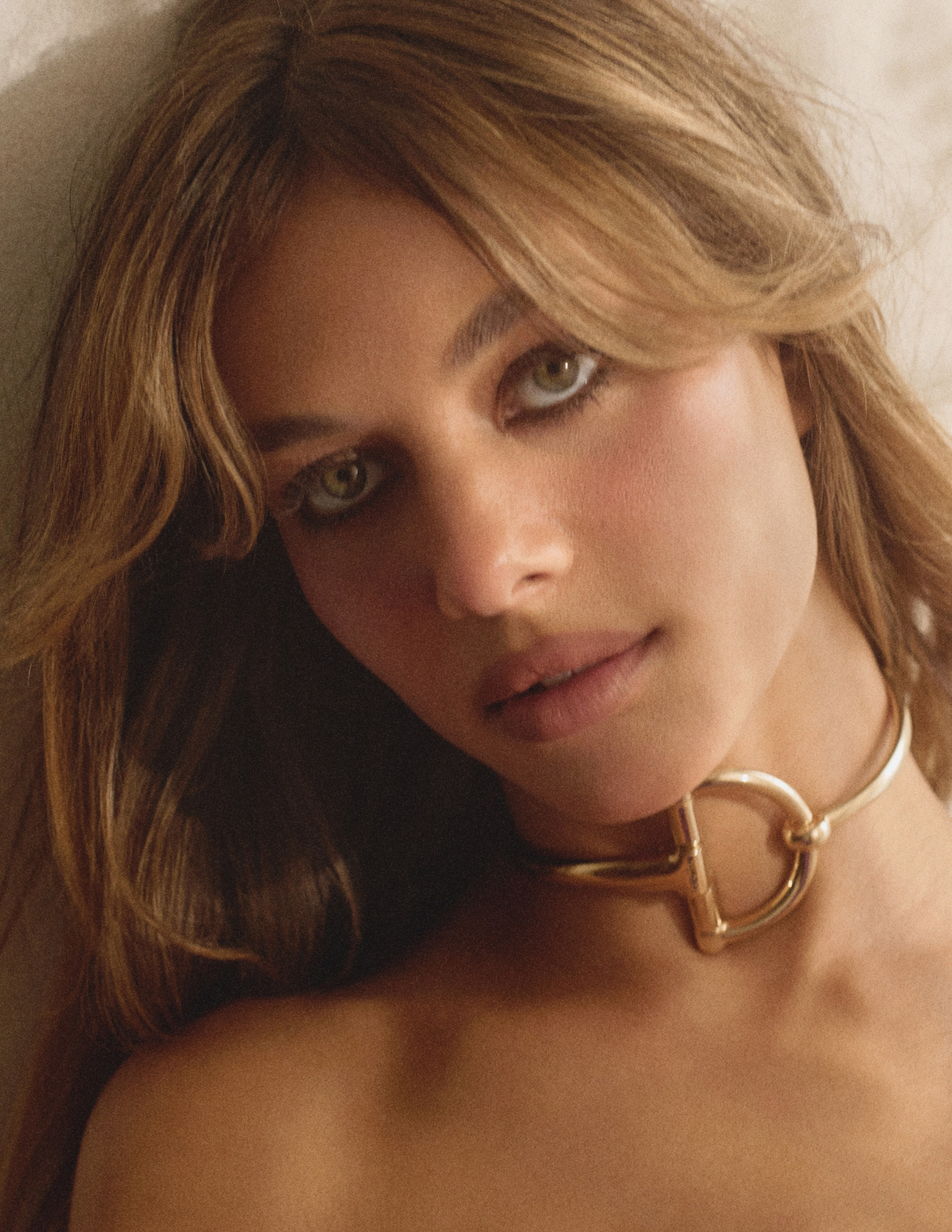 EDITORIAL. Beauty, Fashion and Editorial Retoucher