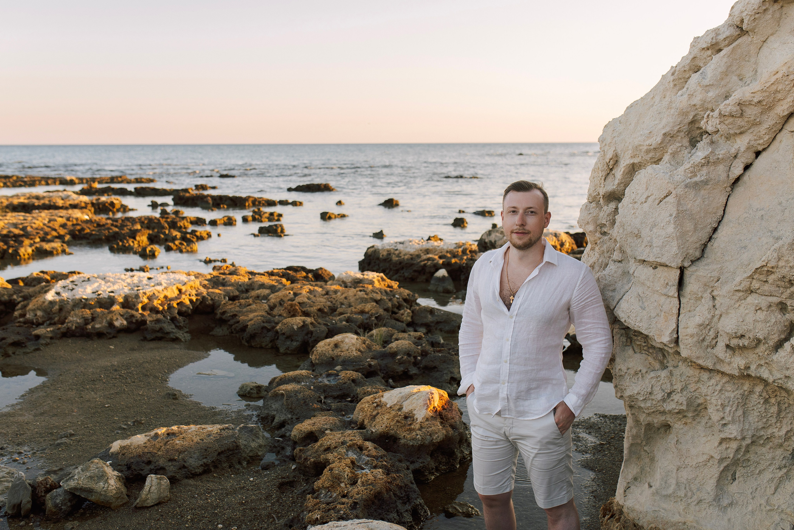 Aesthetic Couple Photoshoot Side Beach | Sunset Vibes. Professional Photographer in Alanya, Side, Belek, Antalya. Turkiye