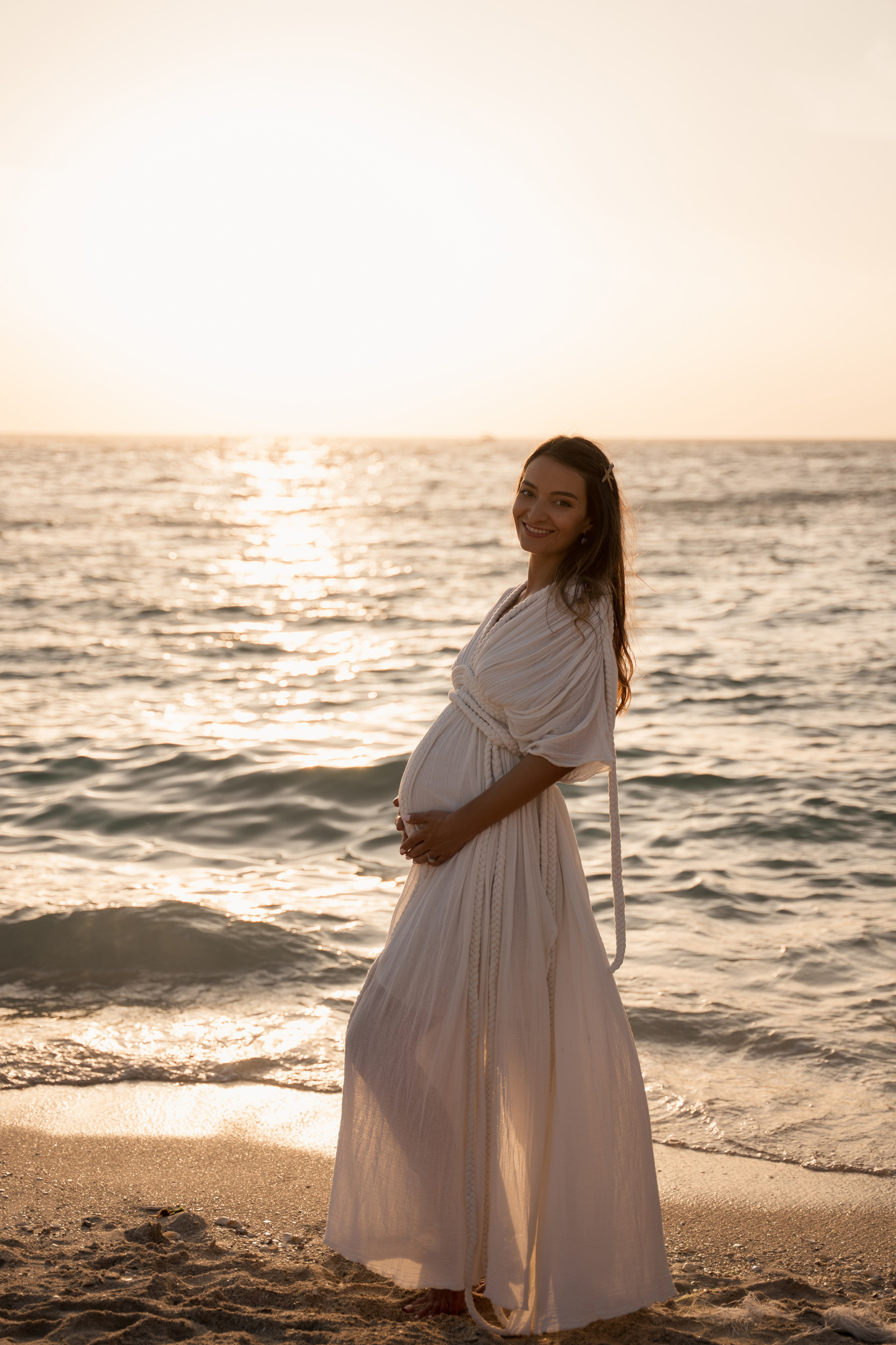 Golden Hour Glow. Angela Iakovleva — Family Photographer in Dubai