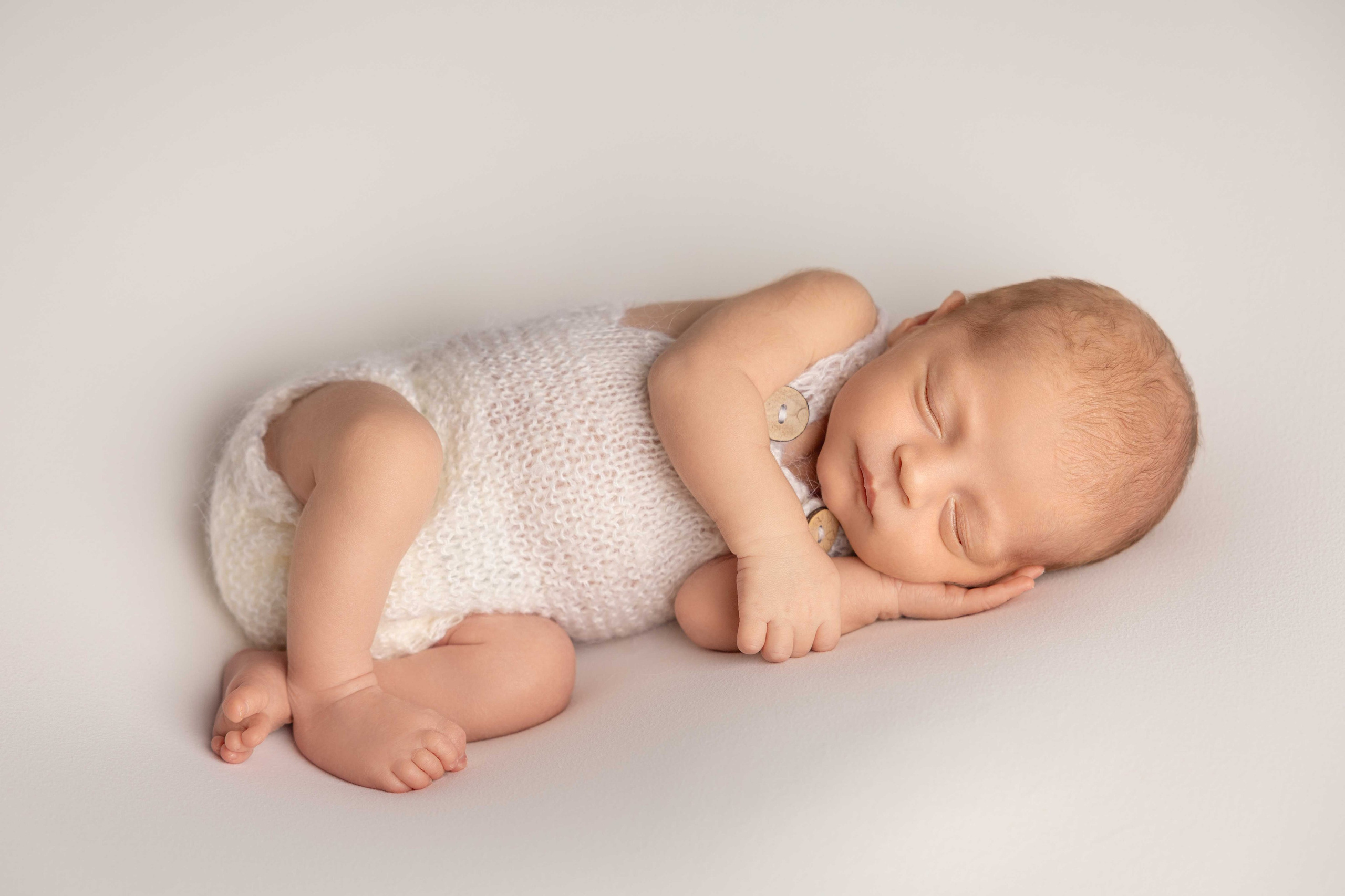 Newborn photos. Newborn photographer in Tampa Bay Area, FL