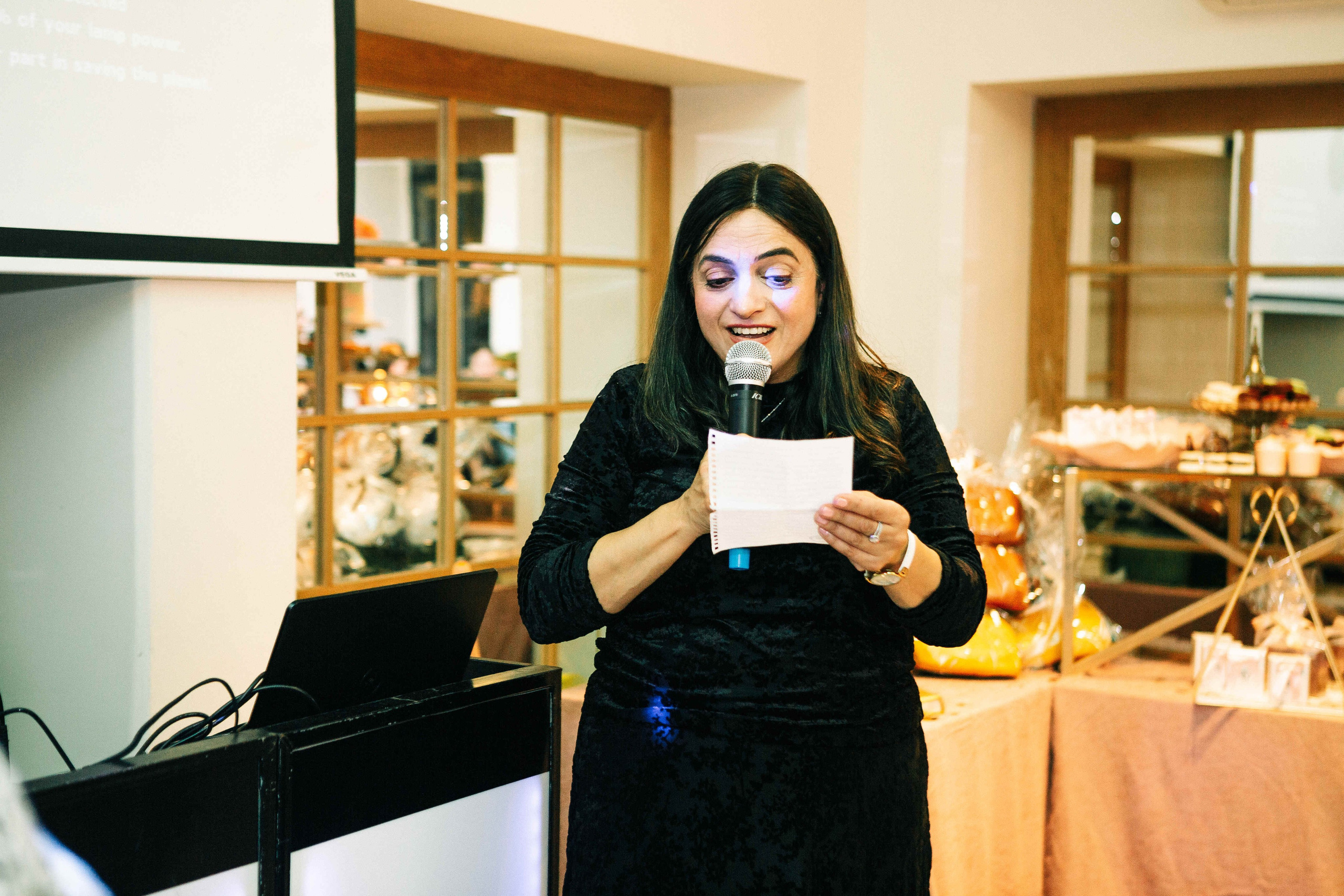 PARTY IN A RESTAURANT WITH THE WHOLE FAMILY. Https://shi-photo.com/