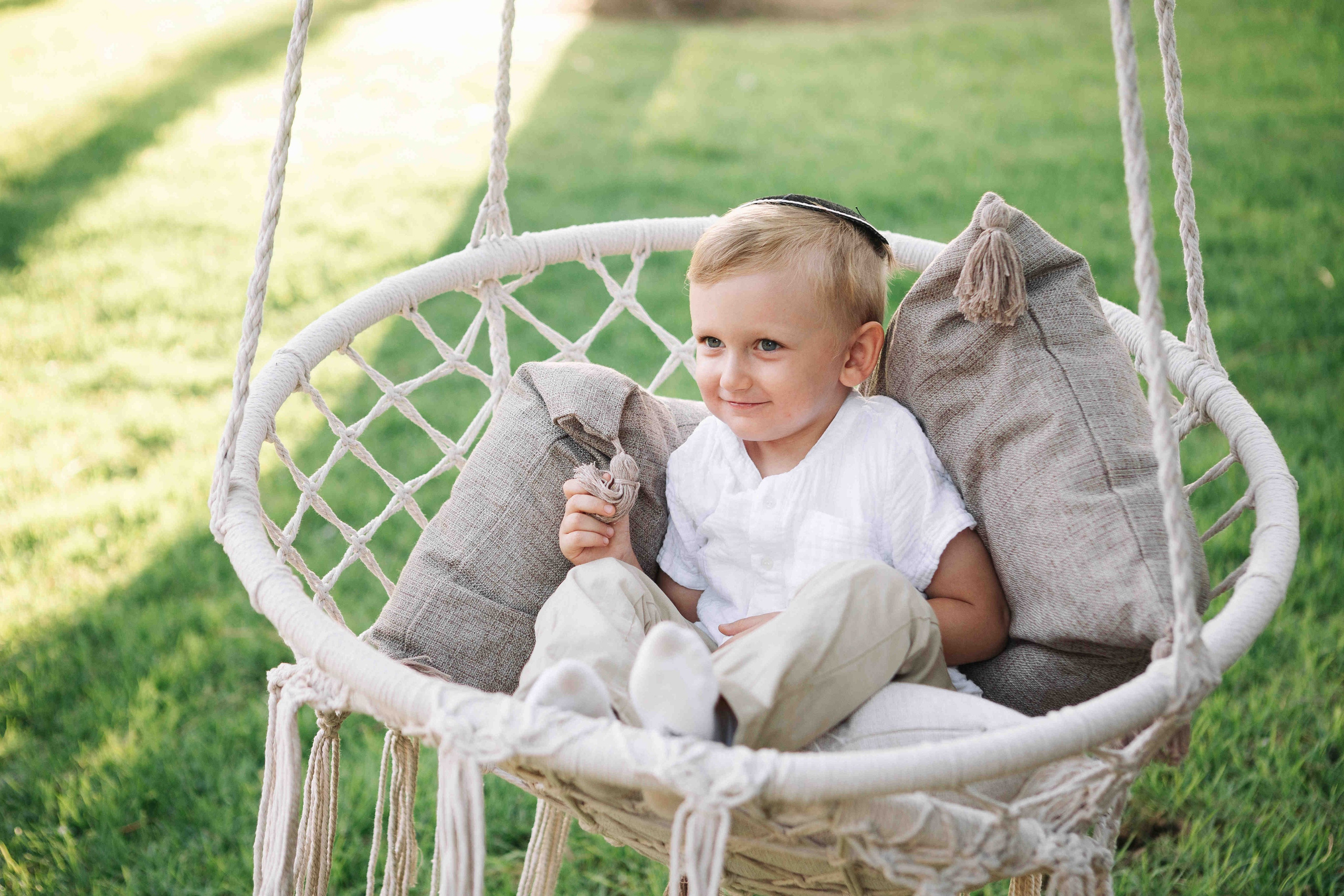 COZY PHOTO SESSION WITH A SWING. Https://shi-photo.com/