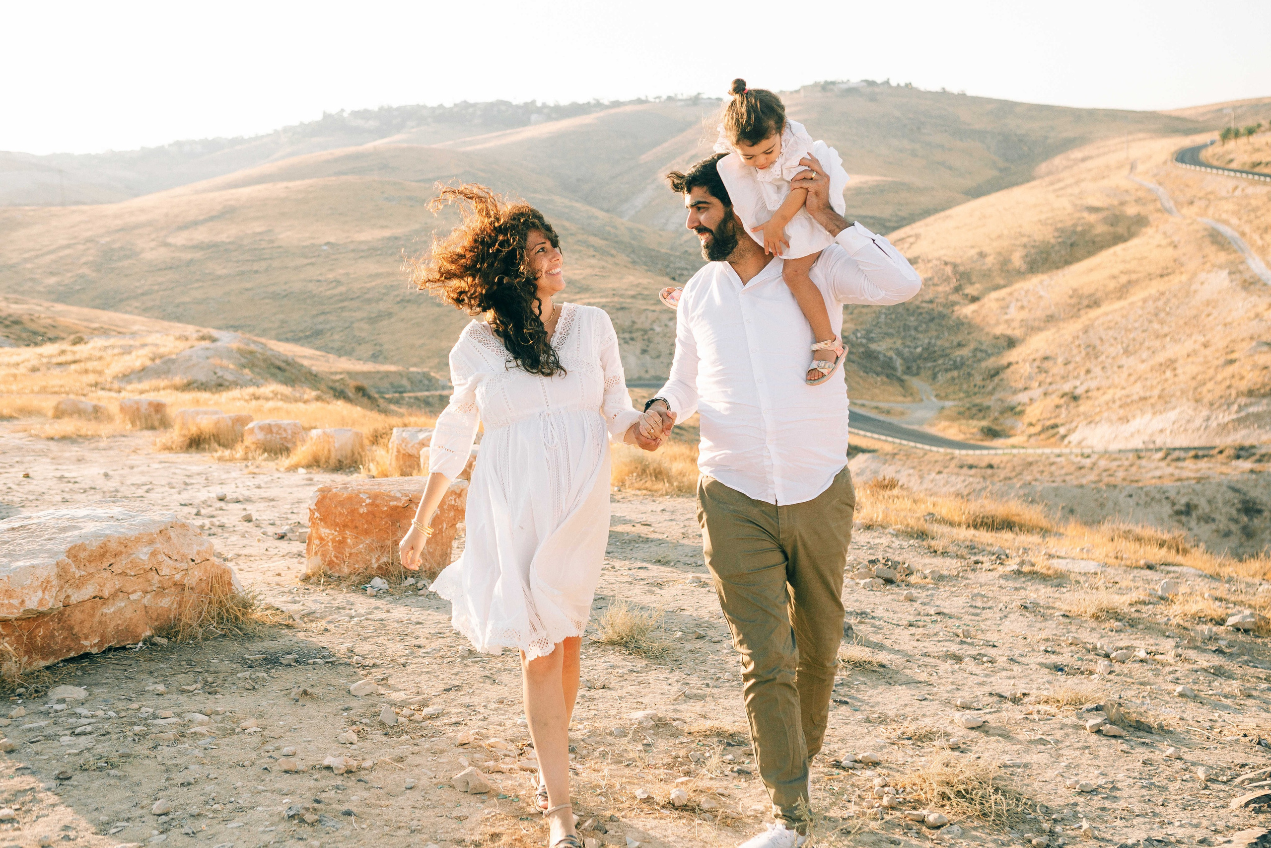 PREGNANT PHOTOSESSION IN THE DESERT. PHOTOGRAPHER IN ISRAEL