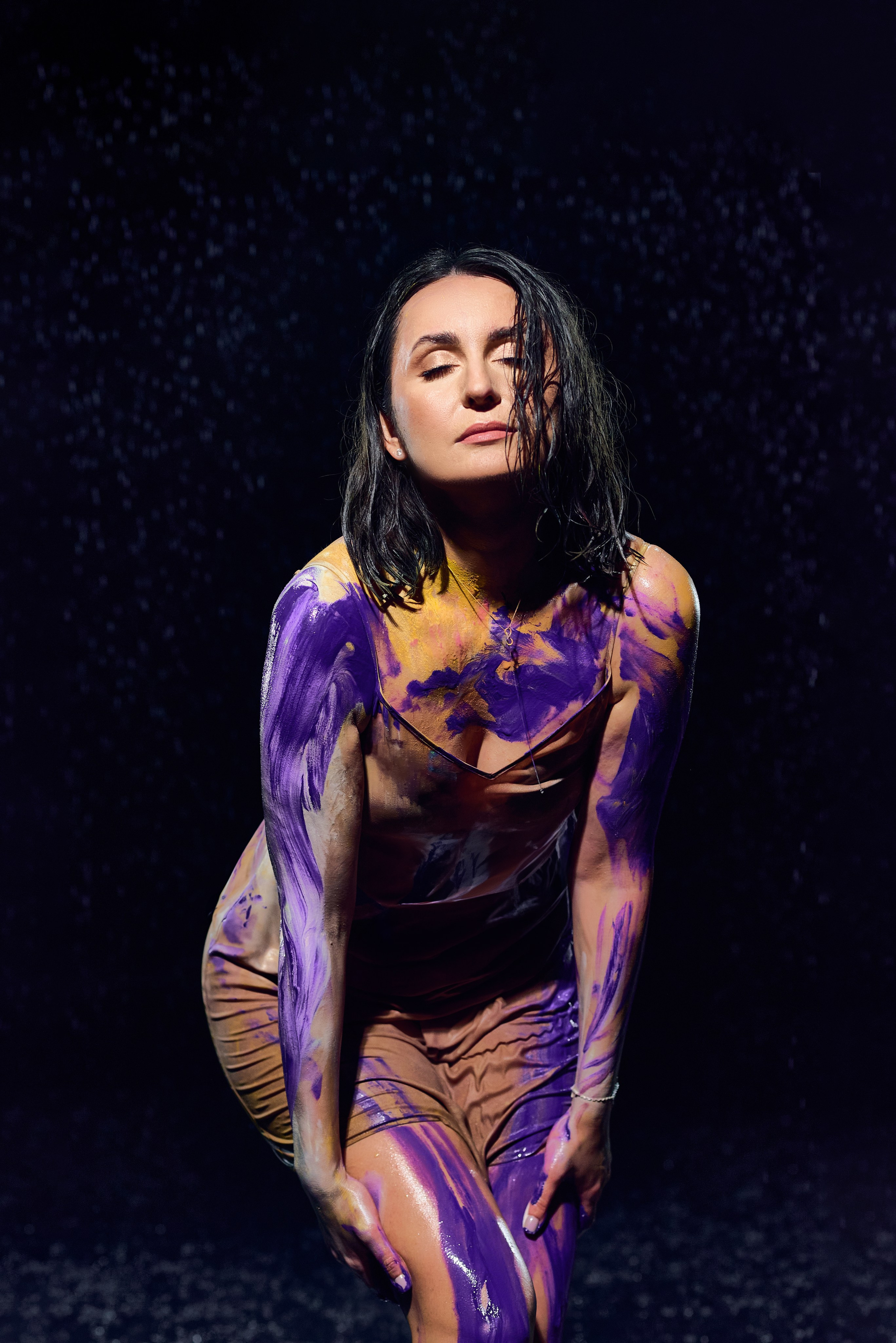 Delikatna sesja zdjęciowa z wodą i kwiatami – magia światła i odbić. Portrait & Fashion Photographer | Сannes, Paris, Monaco, Dubai, Kyiv — - Alisa Postnykova