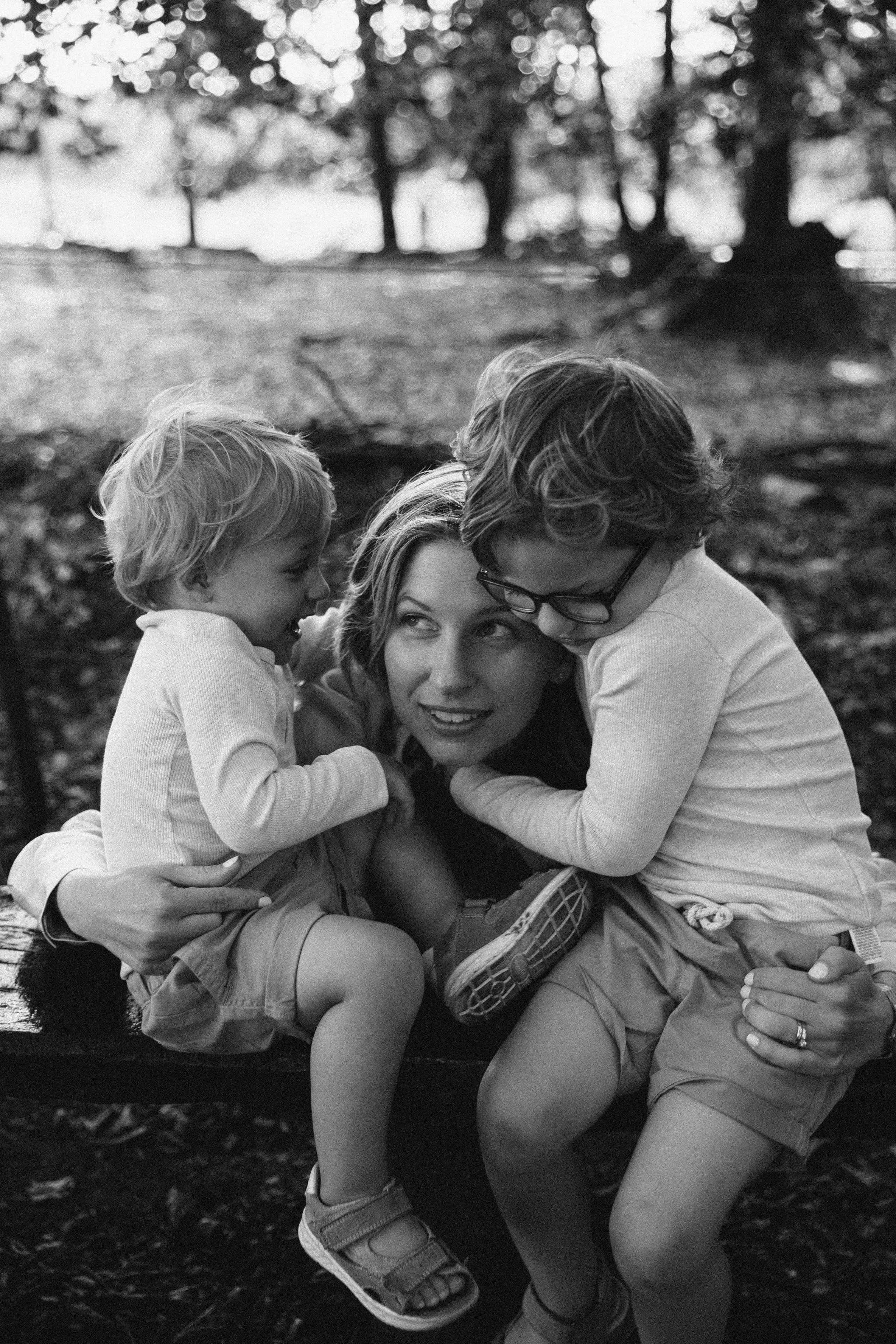 Семья из четырех, фотосессия в лесу. True self