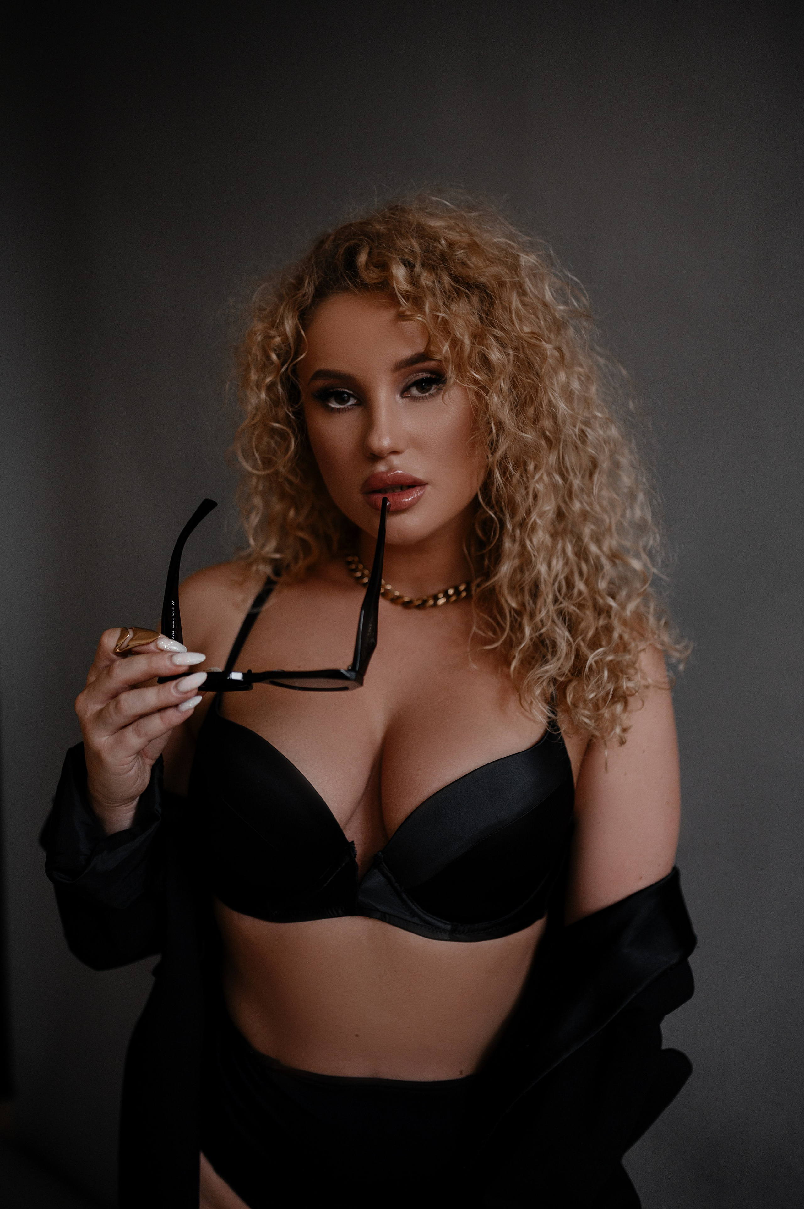 Liza. ANNA-MARIA PHOTO CONTENT CREATOR — photographer, aesthete, artist, and visual expert for Instagram in Prague