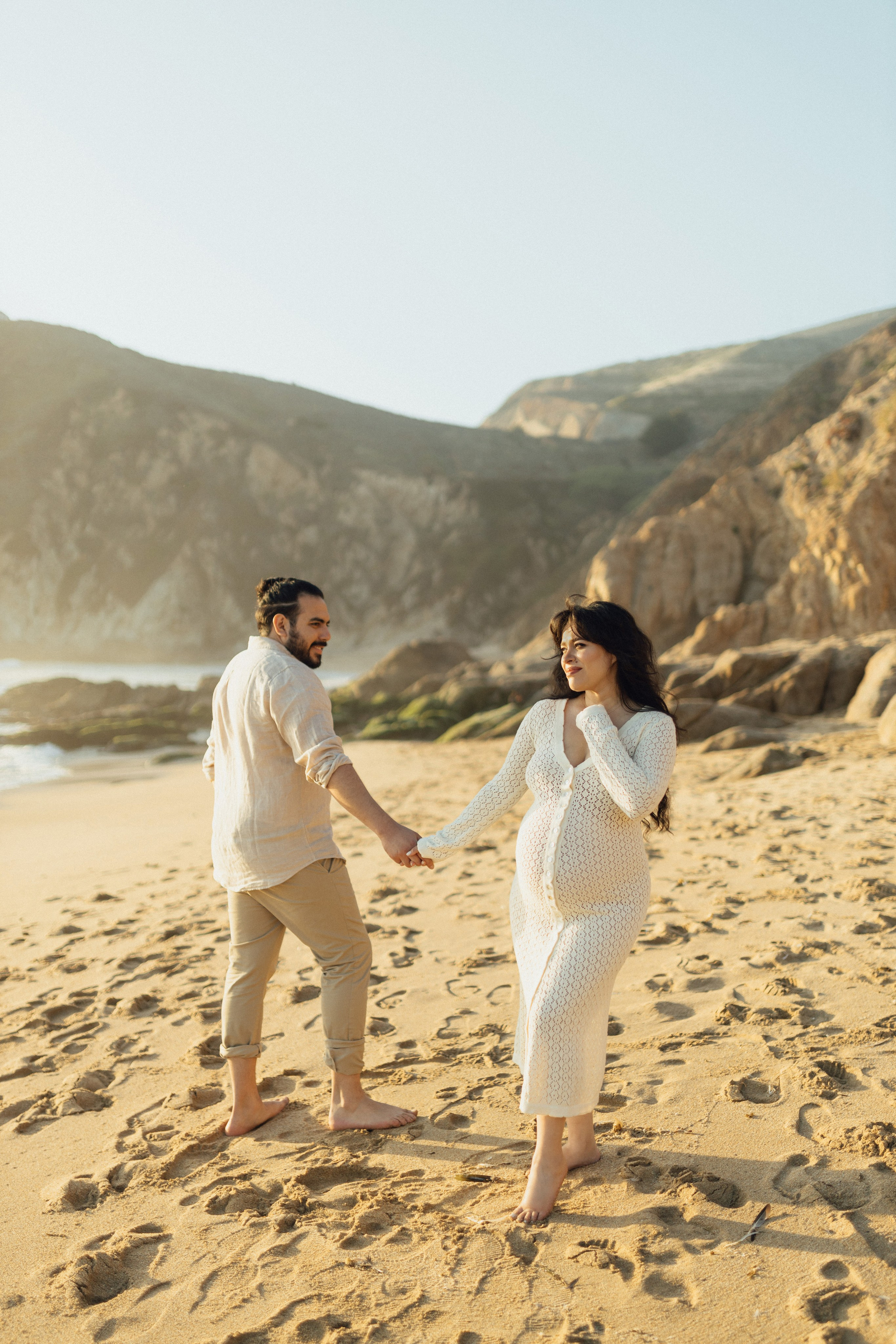 Gray Whale Cove State Beach Maternity Photo Session. Maternity, newborn photographer in the Bay Area|Iryna Rakivnenko