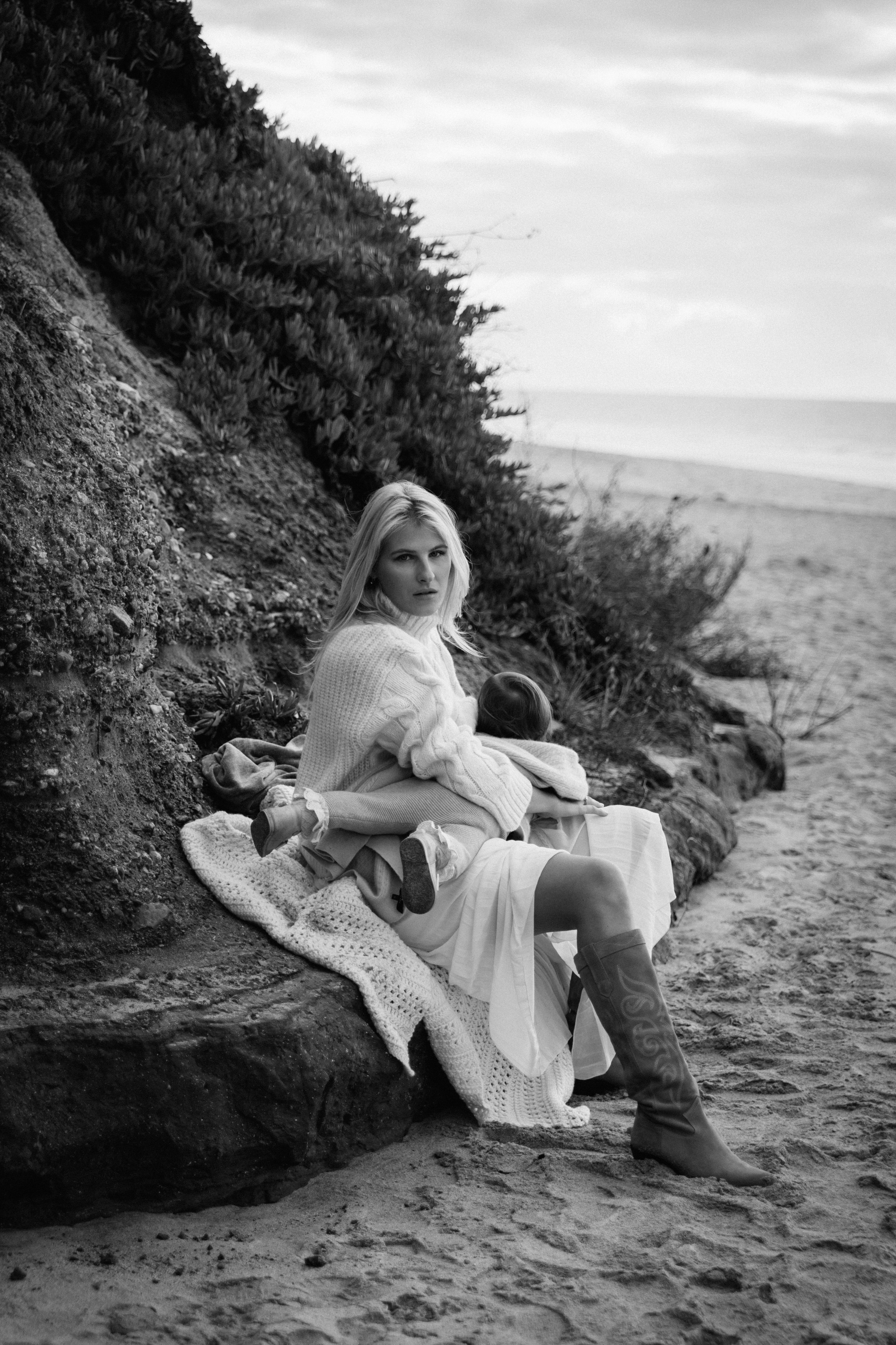 Wild Beauty on the Californian Beach. Maternity, newborn photographer in the Bay Area|Iryna Rakivnenko