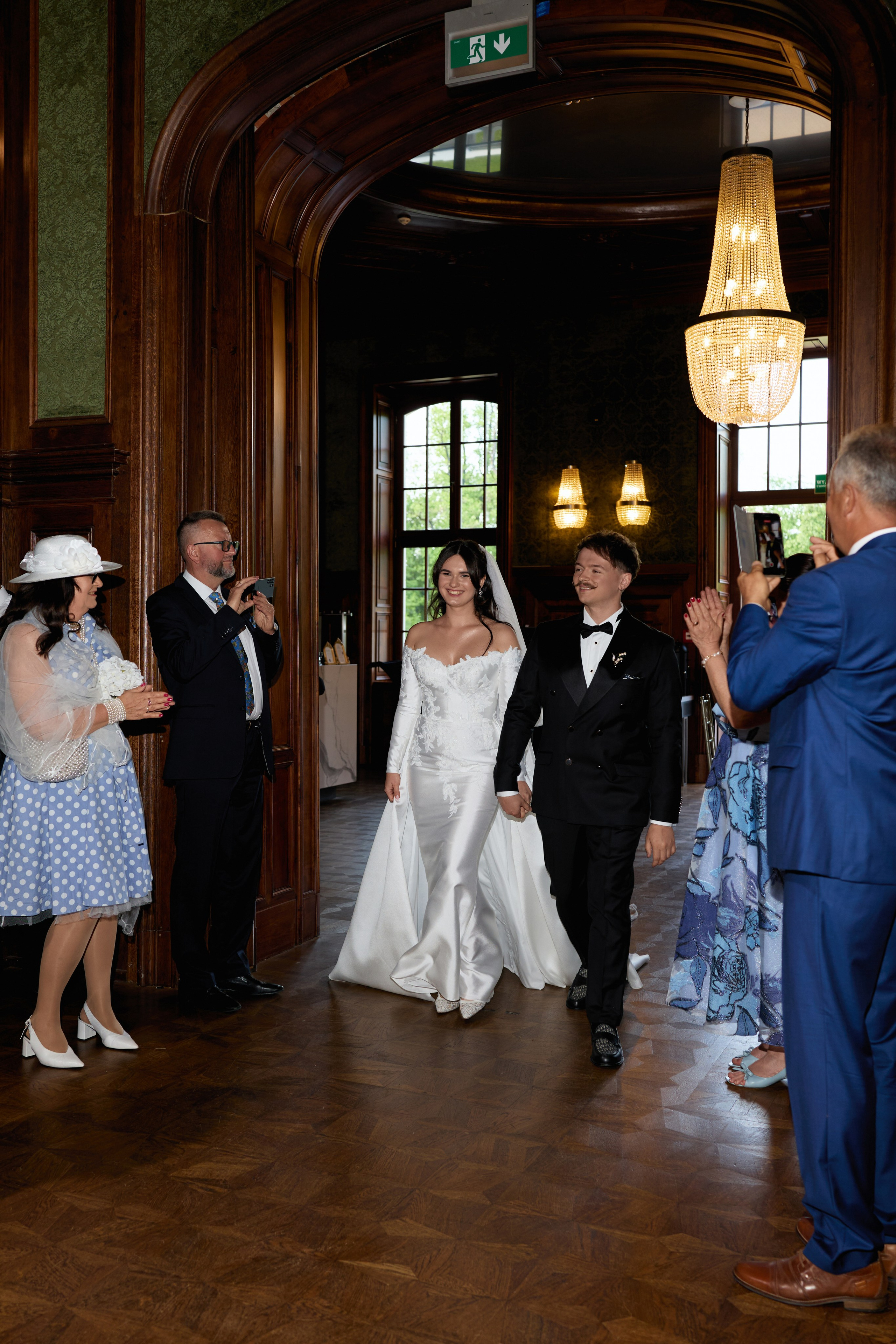 Wiktoria & Kacper. Pałac Goetz. Fotograf ślubny i rodzinny w Krakowie Yana Klymova