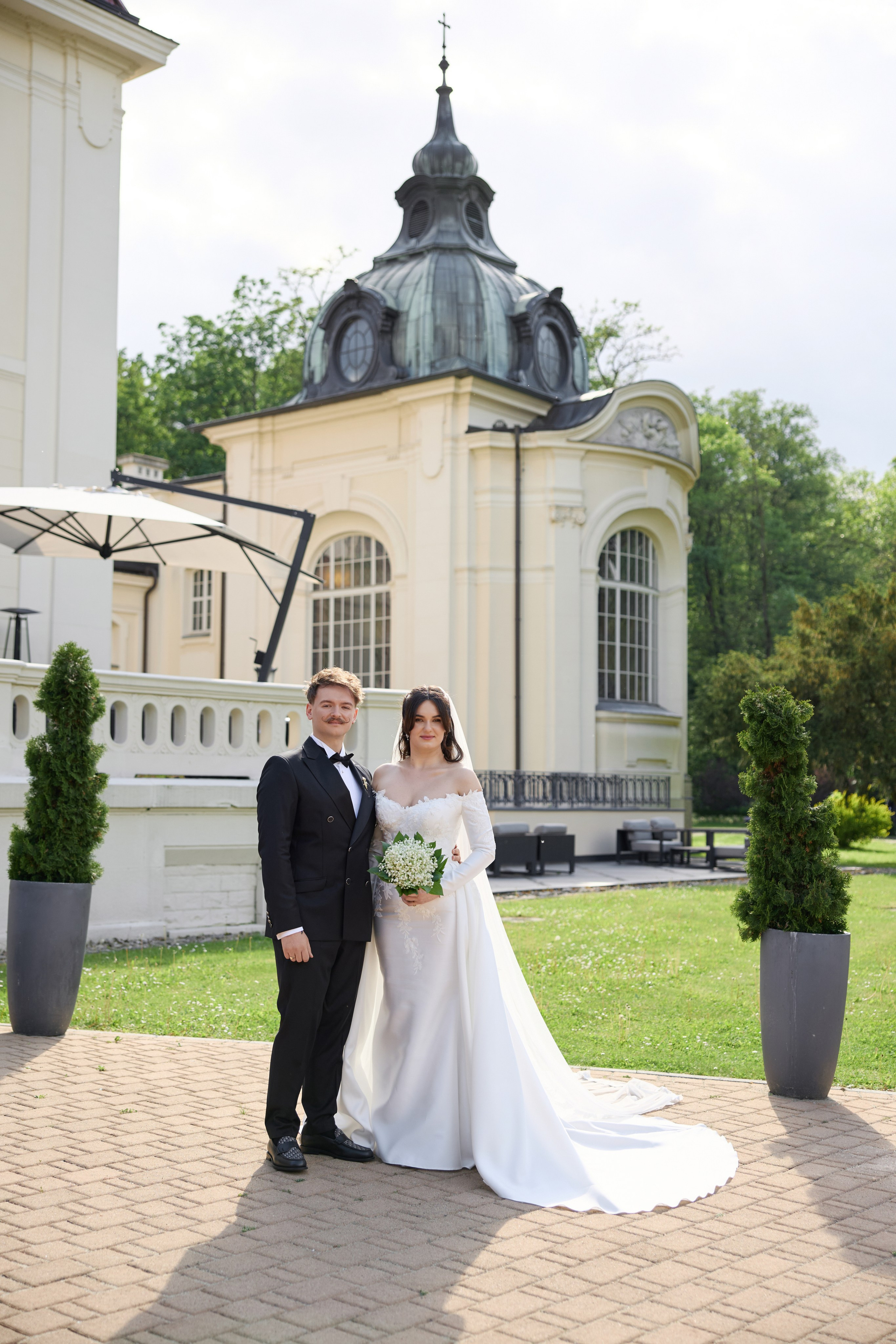 Wiktoria & Kacper. Pałac Goetz. Fotograf ślubny i rodzinny w Krakowie Yana Klymova