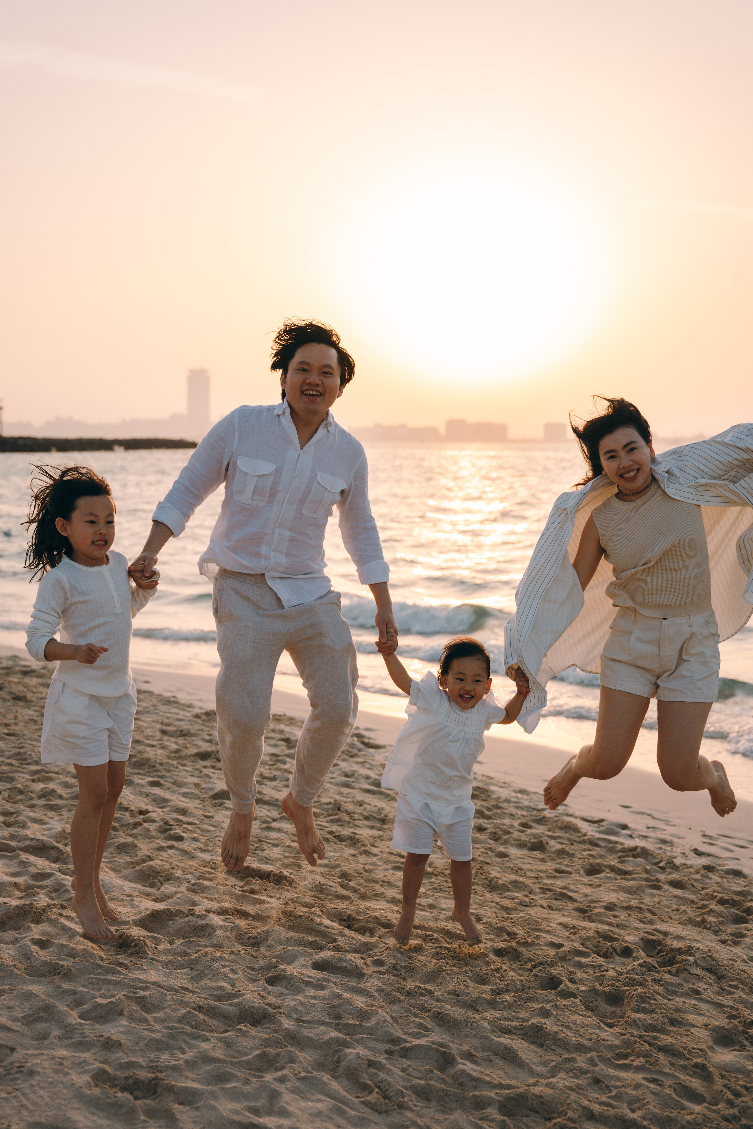 Wavy beach day. Angela Iakovleva — Family Photographer in Dubai