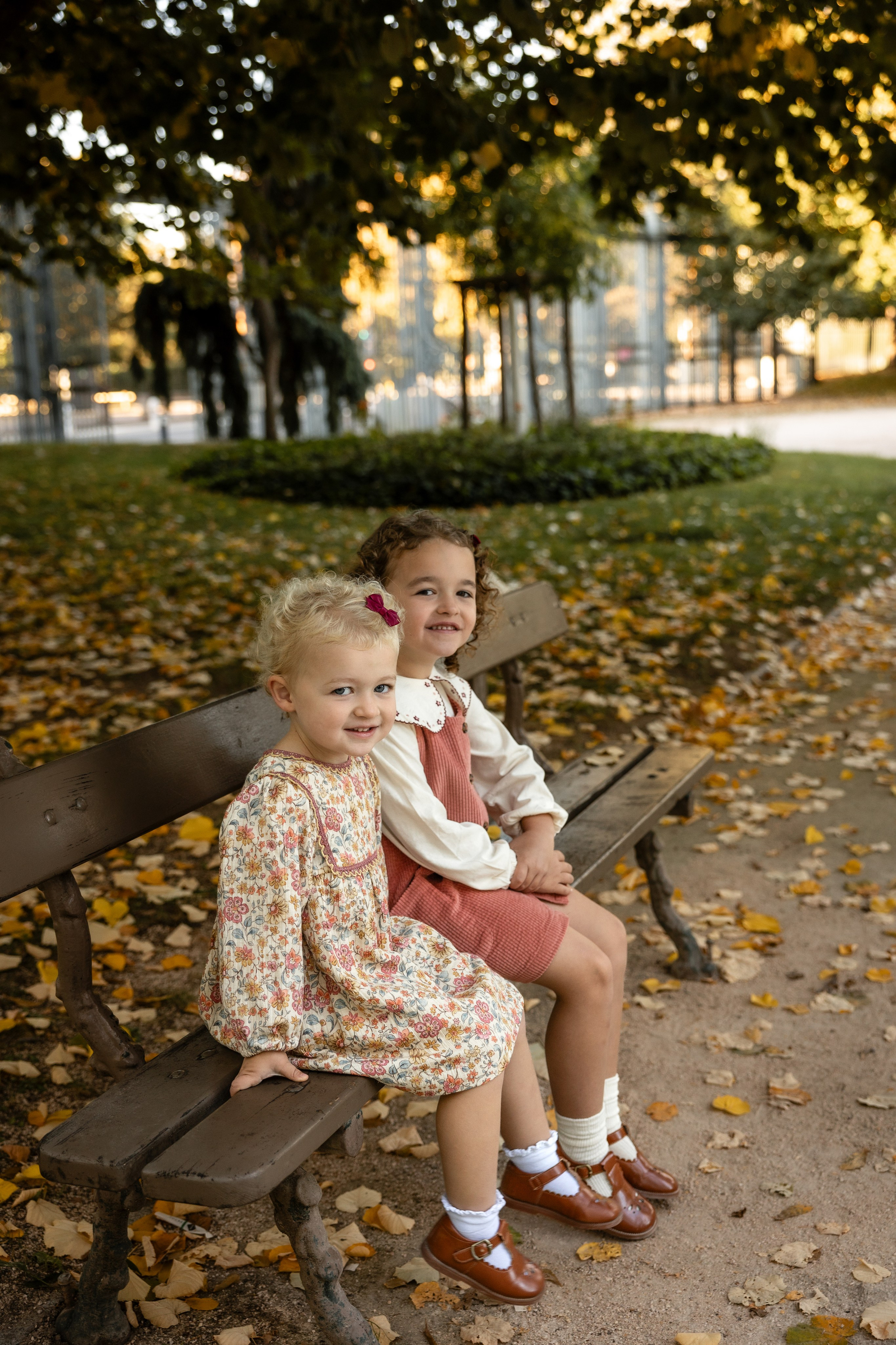 Autumn Family photoshoot in Toulouse. Jardin des Plantes. Eugénie Smirnova — your photographer in Toulouse and southwest France