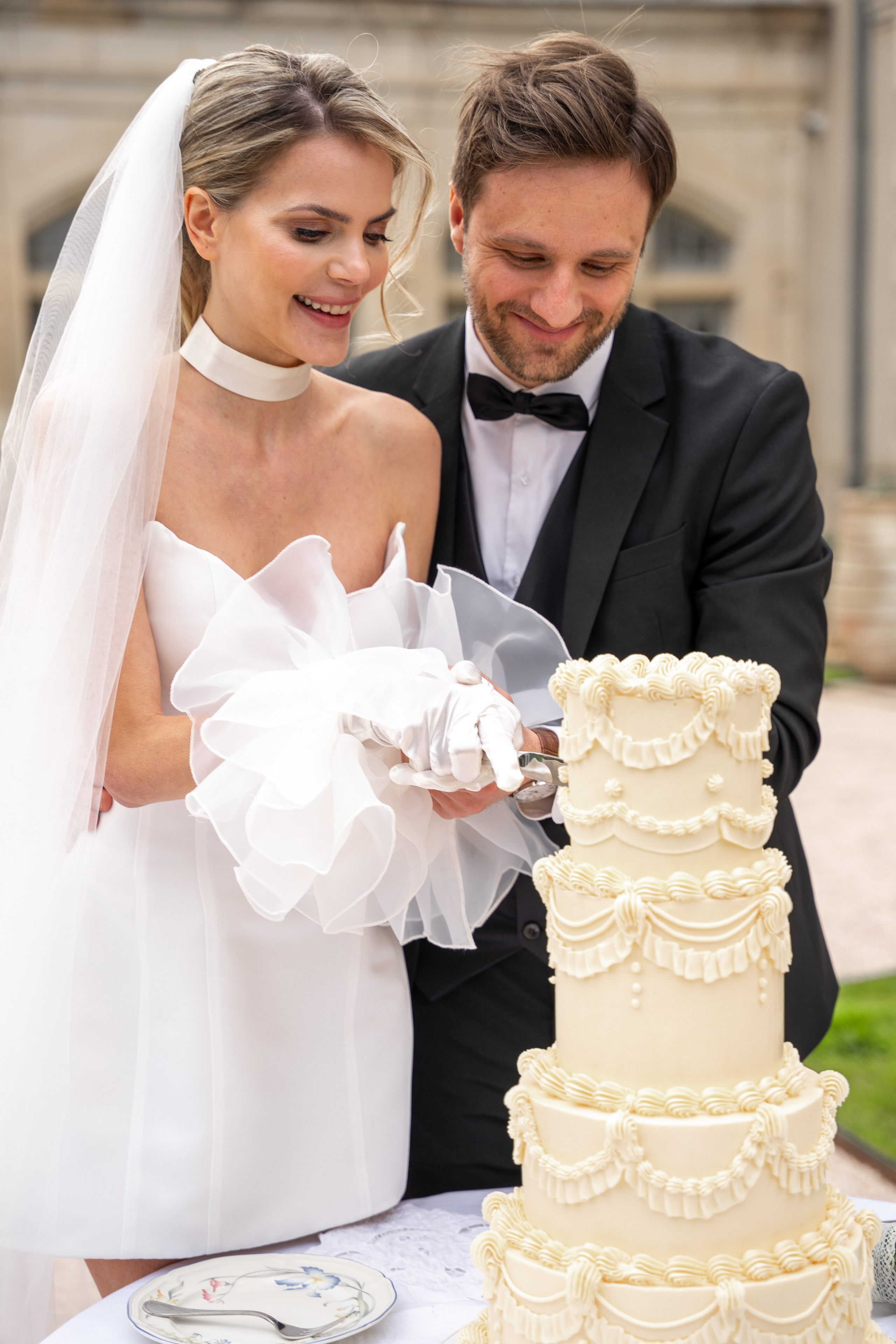 Chateau elopement inspiration. Wedding photographer in Paris Oksana Shum