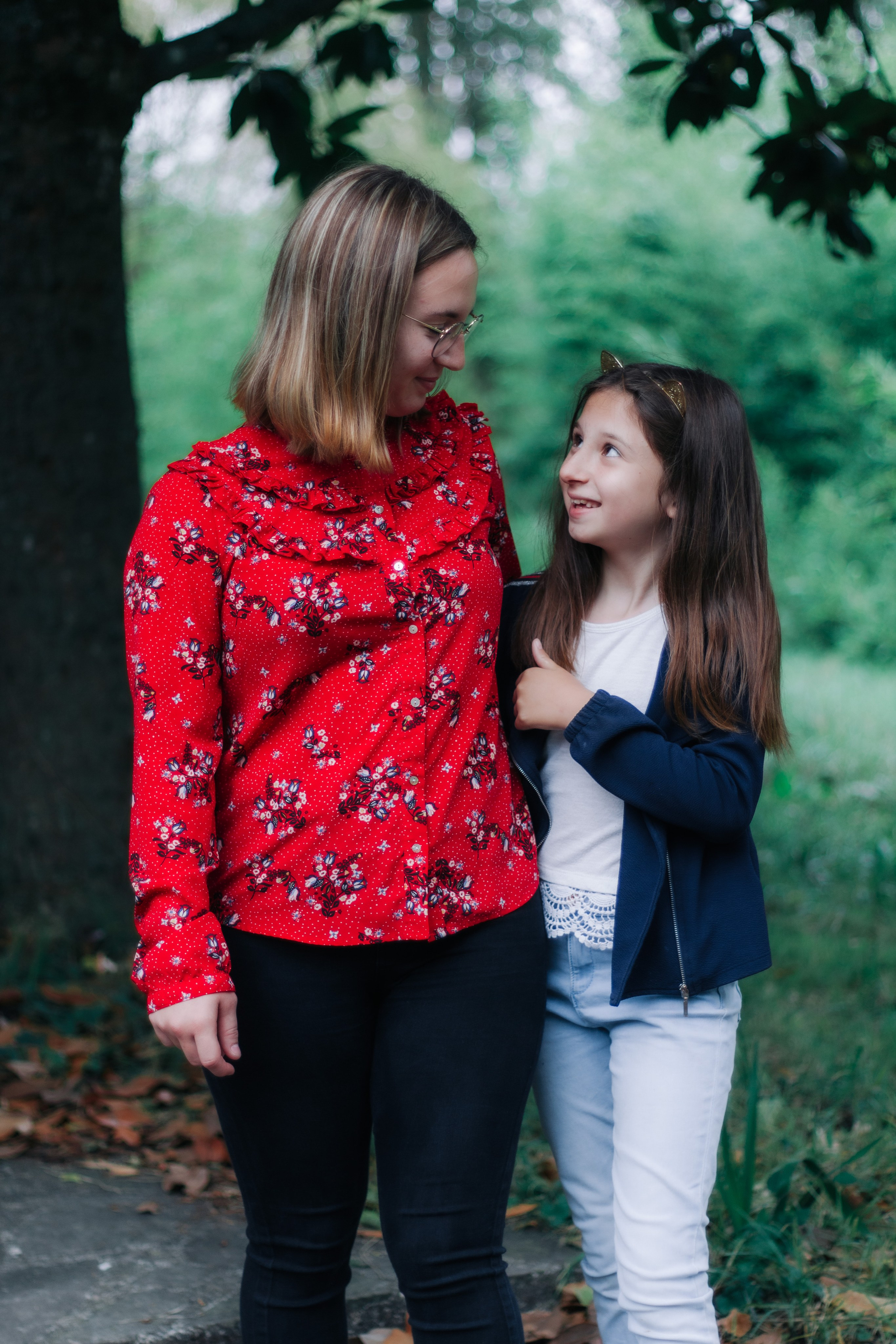 Johanna et sa petite soeur. Photographe professionnelle à Poitiers, Tours et Châtellerault | Studio photo entre Poitiers et Tours – portraits, familles, entreprises, ma