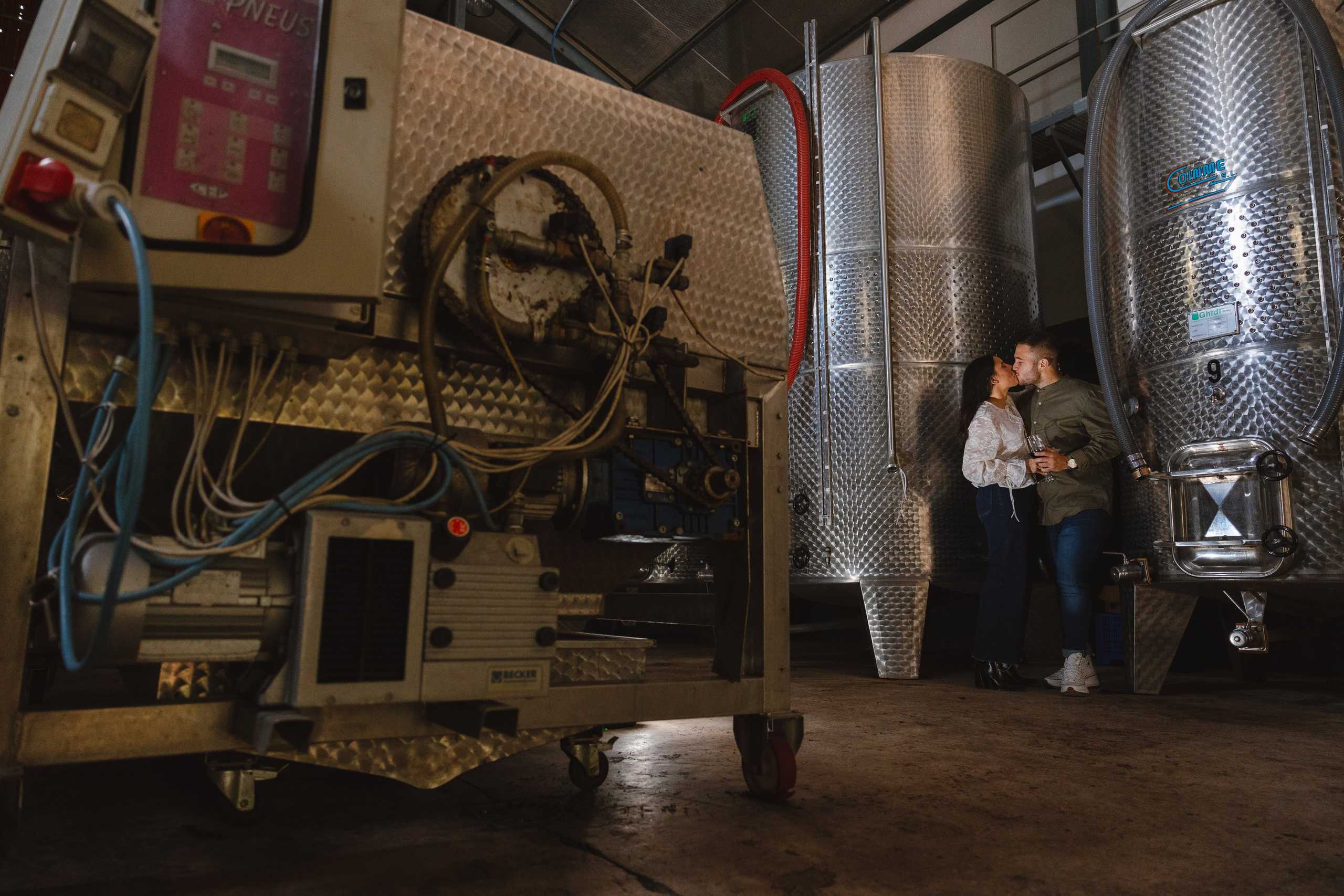 Fotos de preboda en una bodega de vino en Bullas