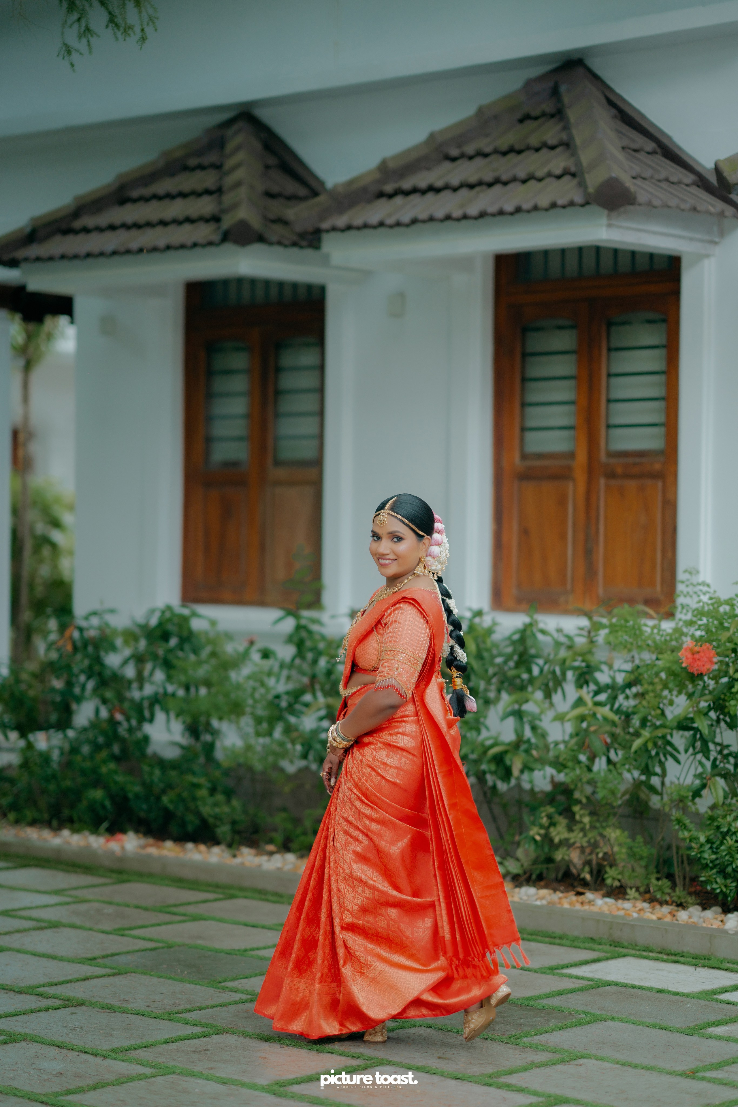 Traditional Kerala Hindu Wedding Ft. Anusree & Vishnu. Fine art Wedding Photographers in India & Canada