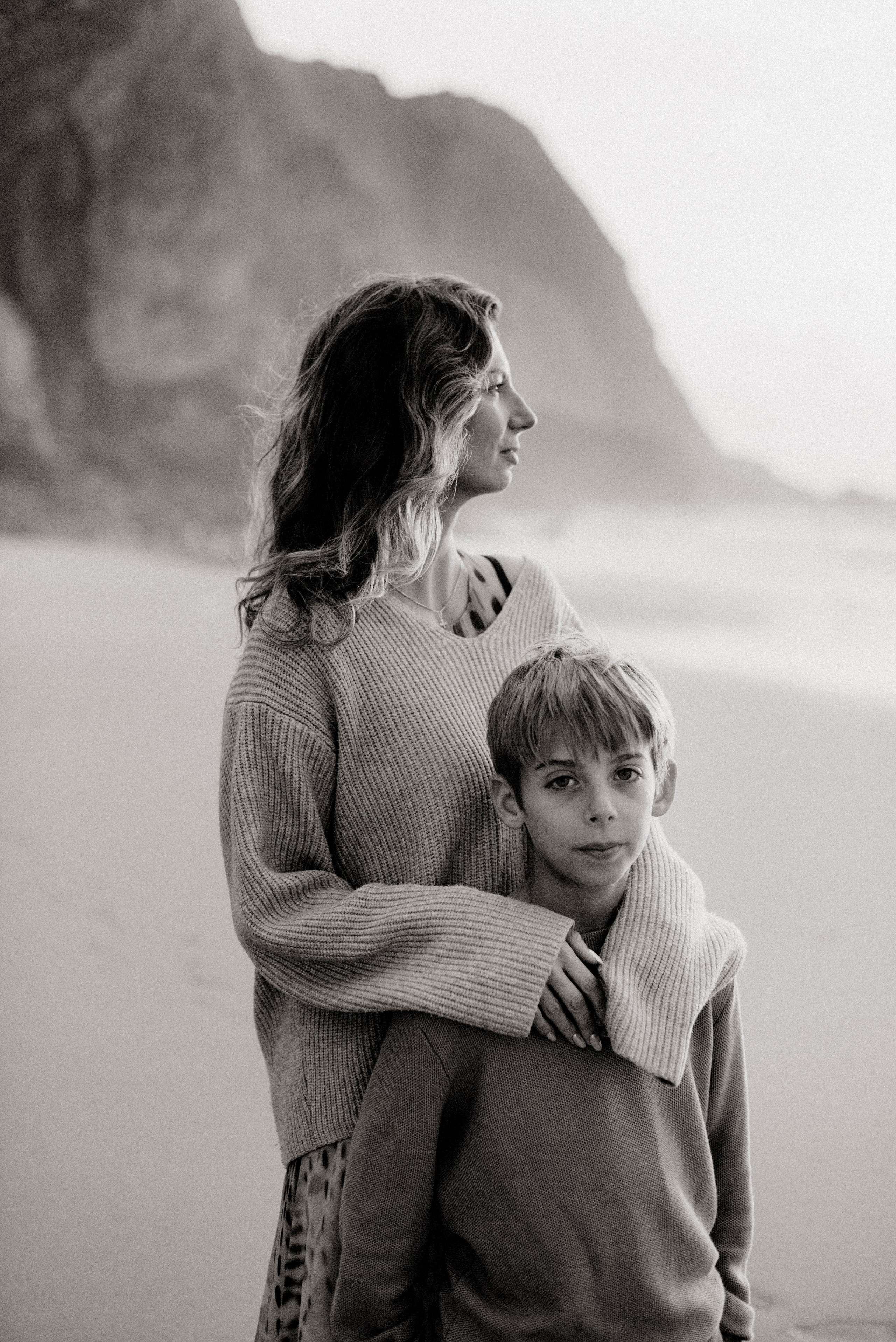 History by the ocean. Polina Sobol — family & documentary photographer in Bern. Outdoor & urban photo sessions for families, kids and couples