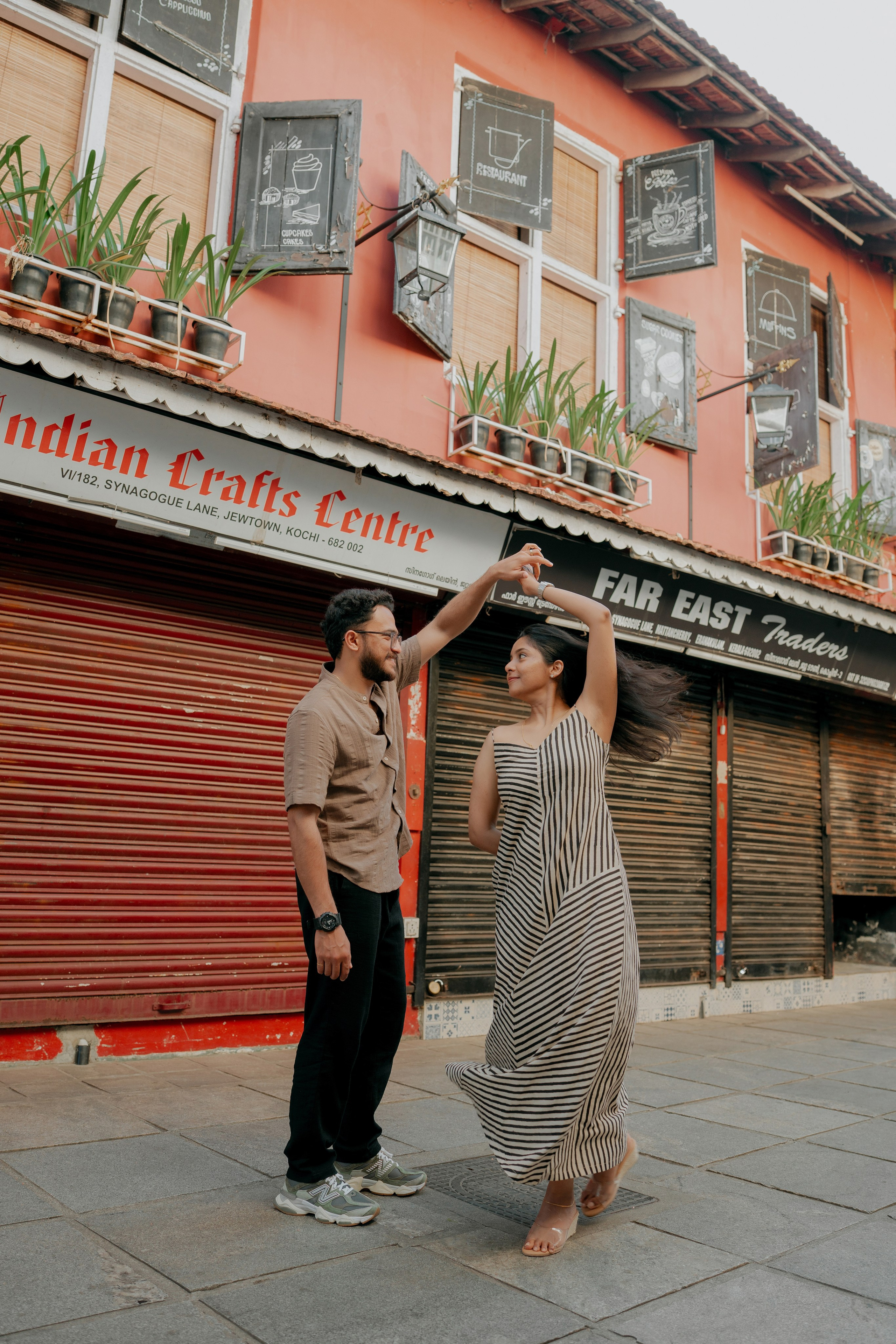 Street Romance! Ft. Naveen & Soniya. Fine art Wedding Photographers in India & Canada