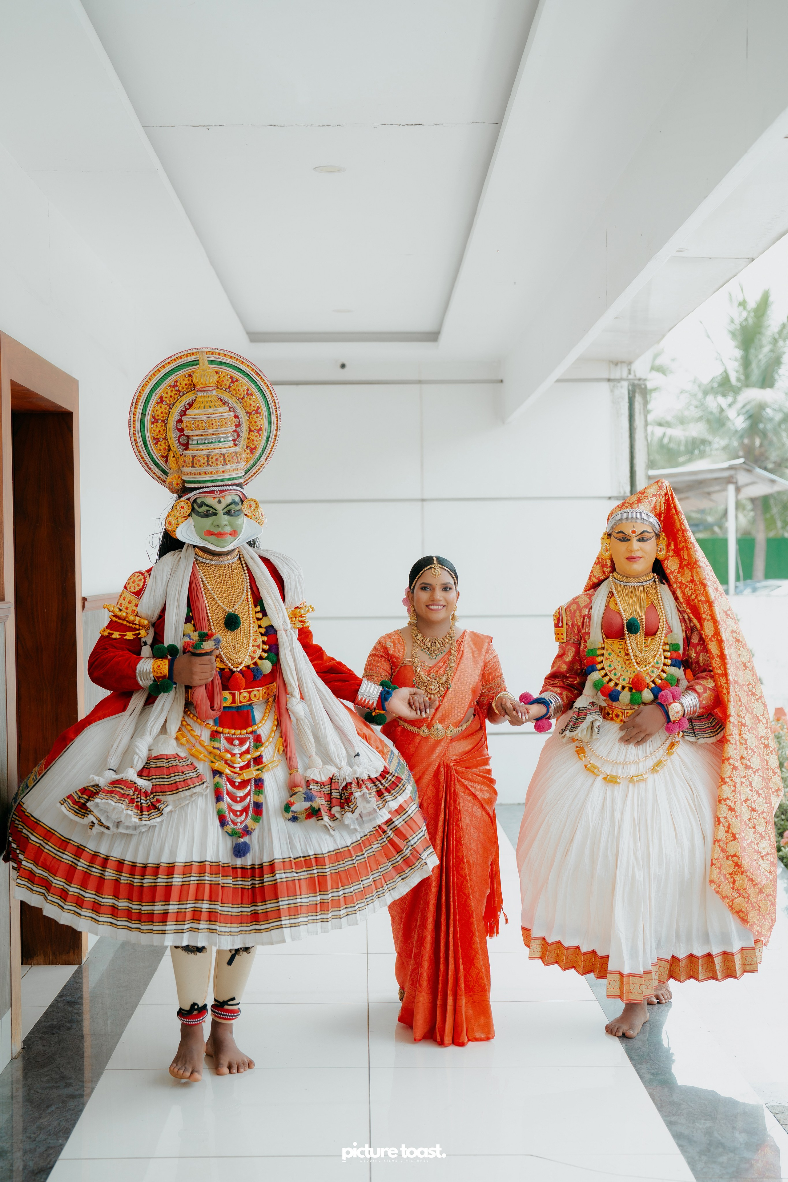 Traditional Kerala Hindu Wedding Ft. Anusree & Vishnu. Fine art Wedding Photographers in India & Canada