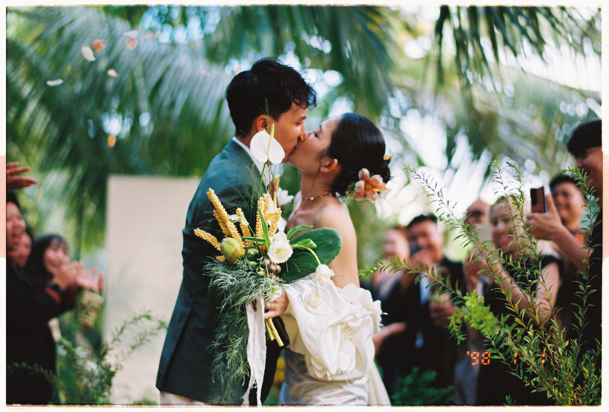 Khâm & Châu. Cam Images