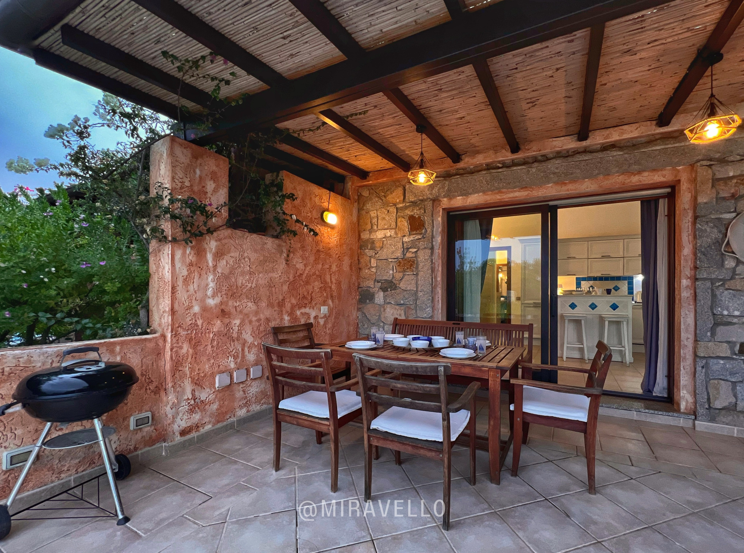 Villino con terrazza rustica. Fotografo d’interni a Cagliari Eugenia Murru