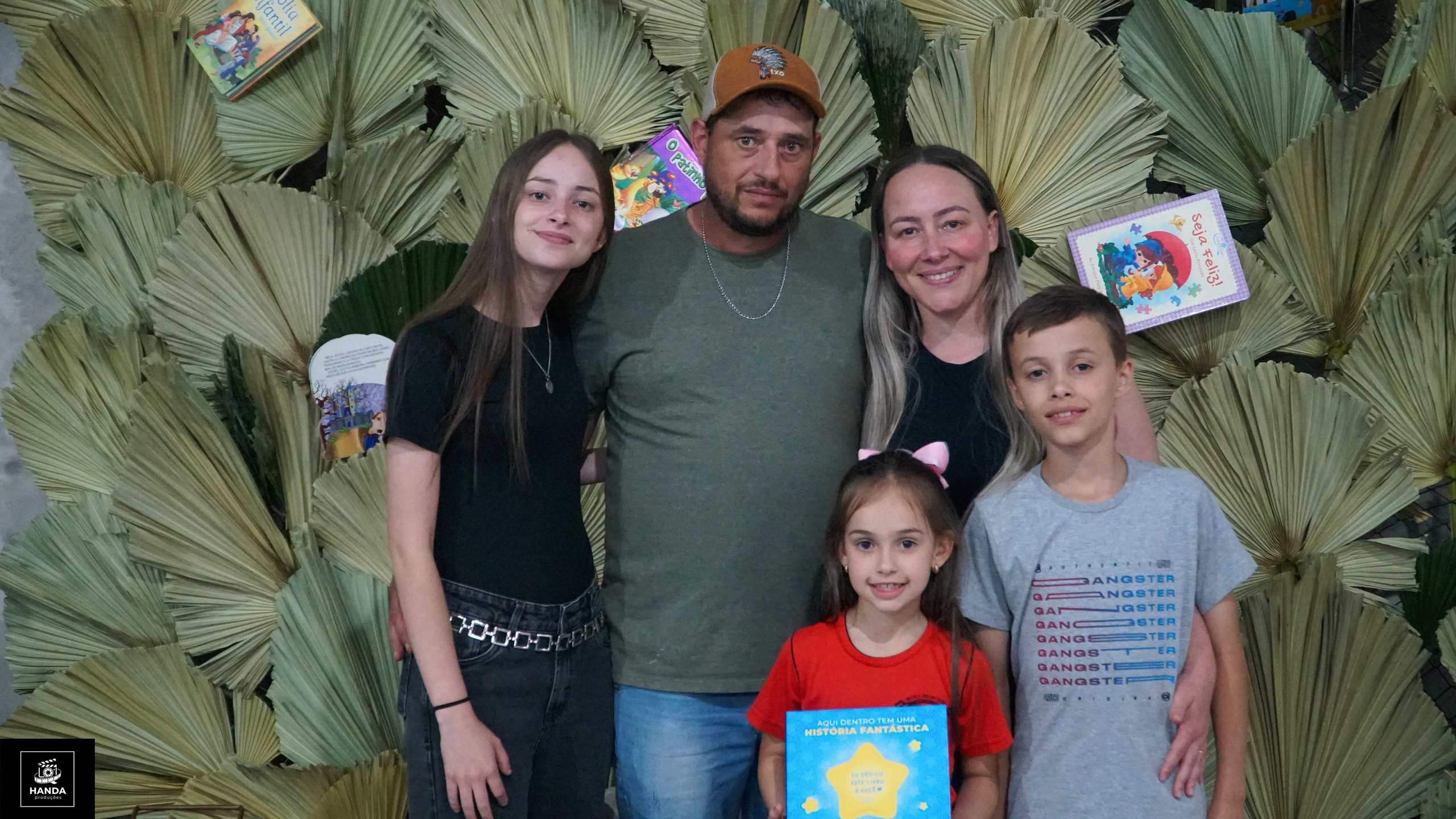 Noite autógrafos colégio Aurélio Buarque de Holanda. Handa Produções