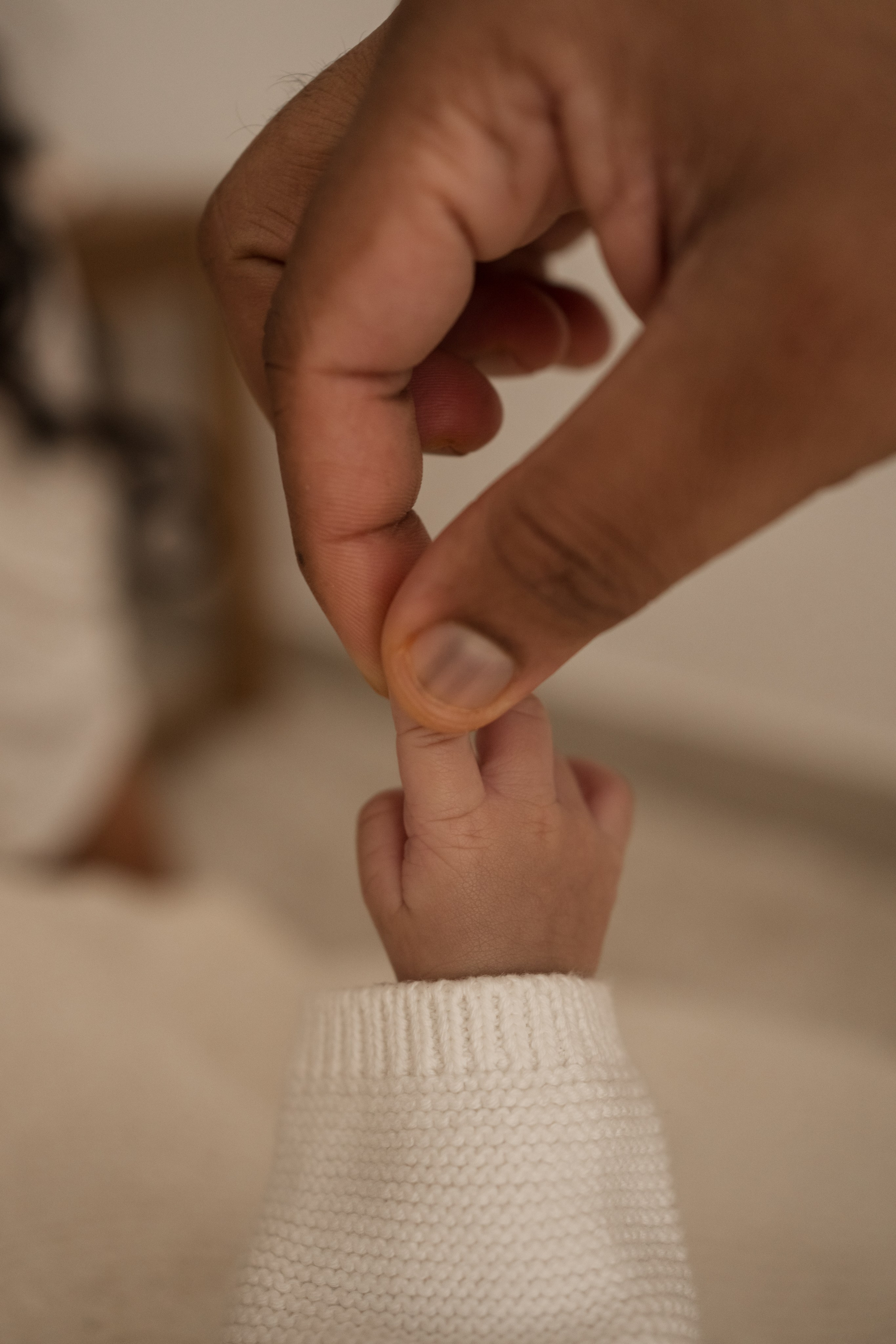 First moments of love. Angela Iakovleva — Family Photographer in Dubai