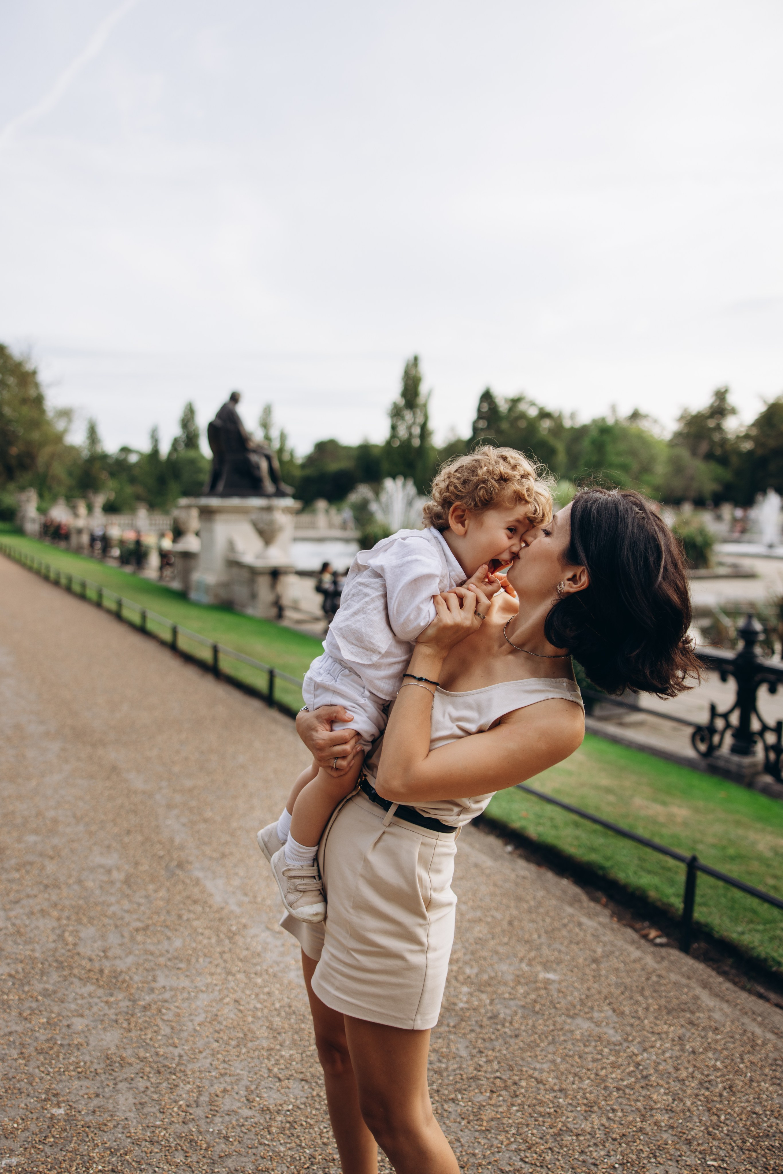 Valerik with parents (Hyde park). Anastasia Klink, Photographer in London