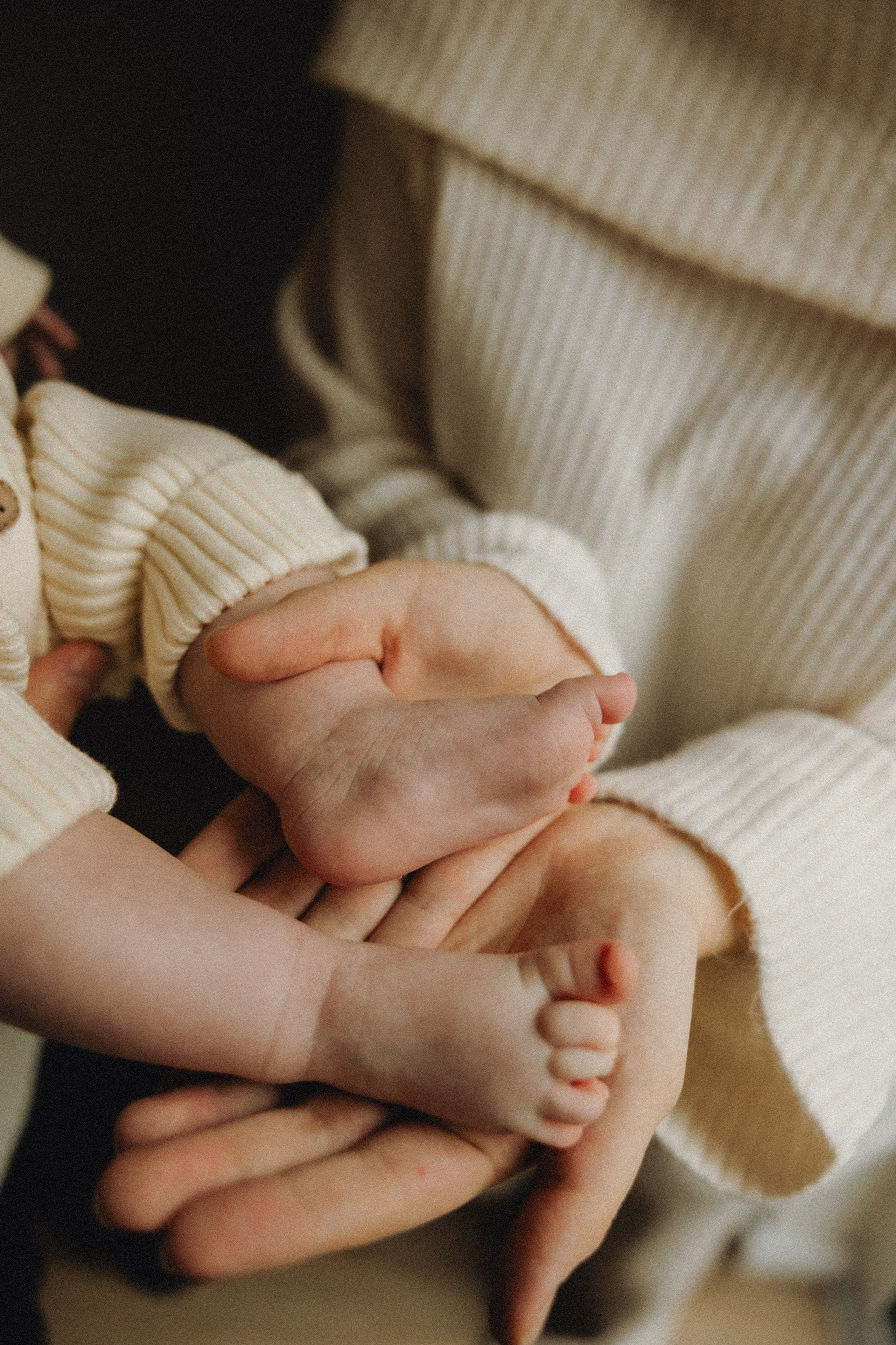 Naujagimio fotosesija namuose | 2025. Vestuvių ir šeimų fotografė Lena Bondarenko / belove photo