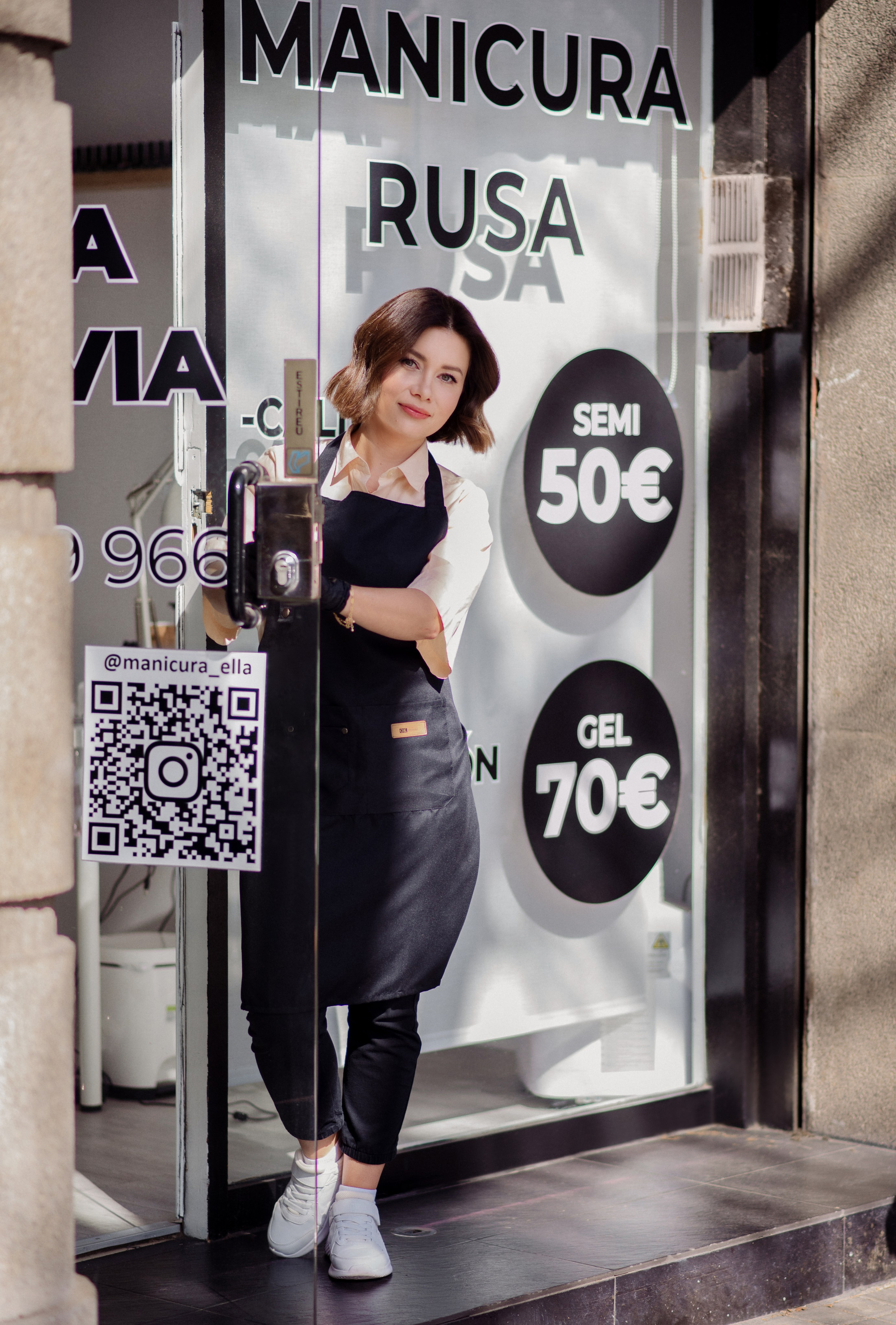 Ella, manicurist. Www.iastakhova.com