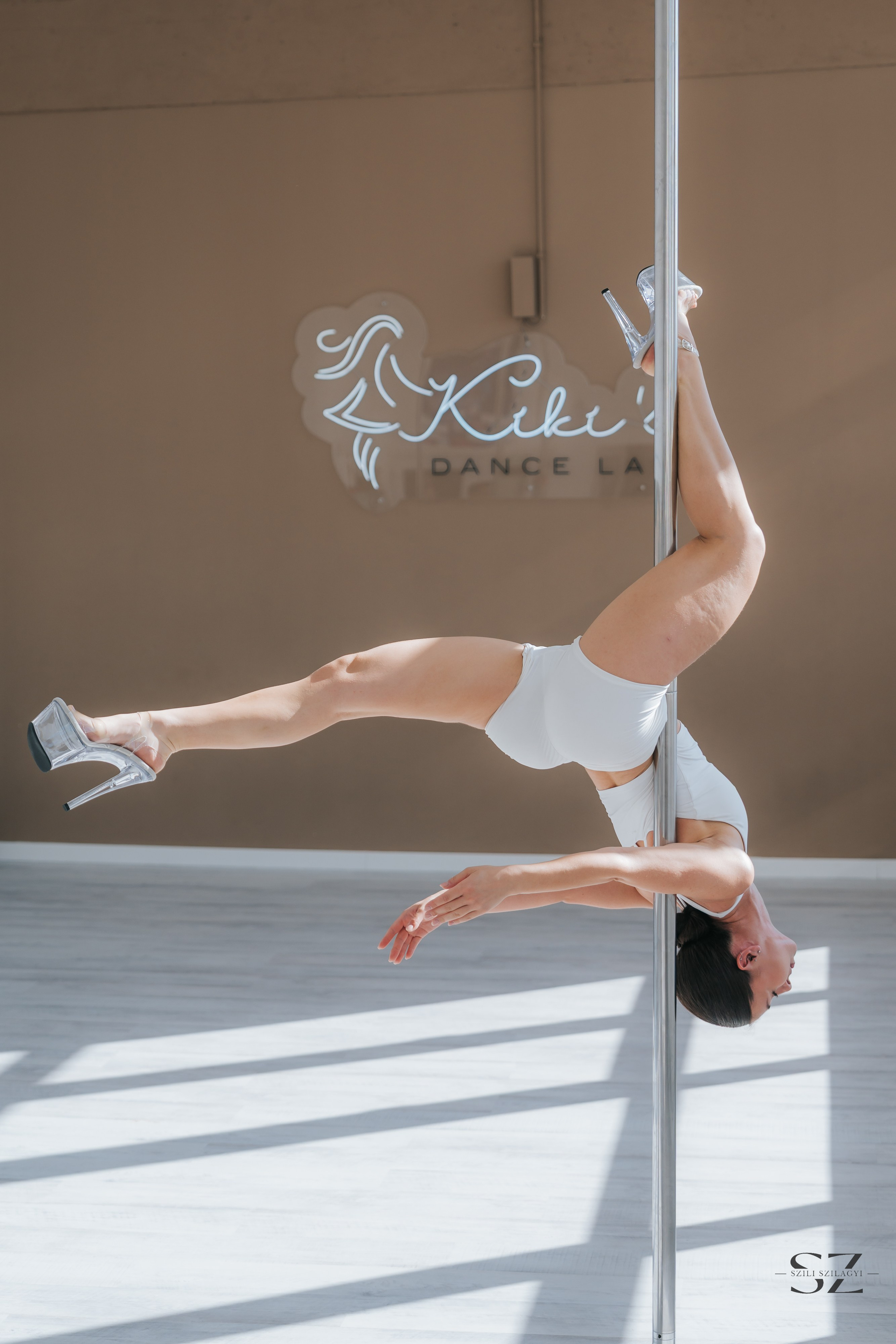 Kiki’s Dancelab Pole Session. Szili Szilagyi | Visual Storyteller