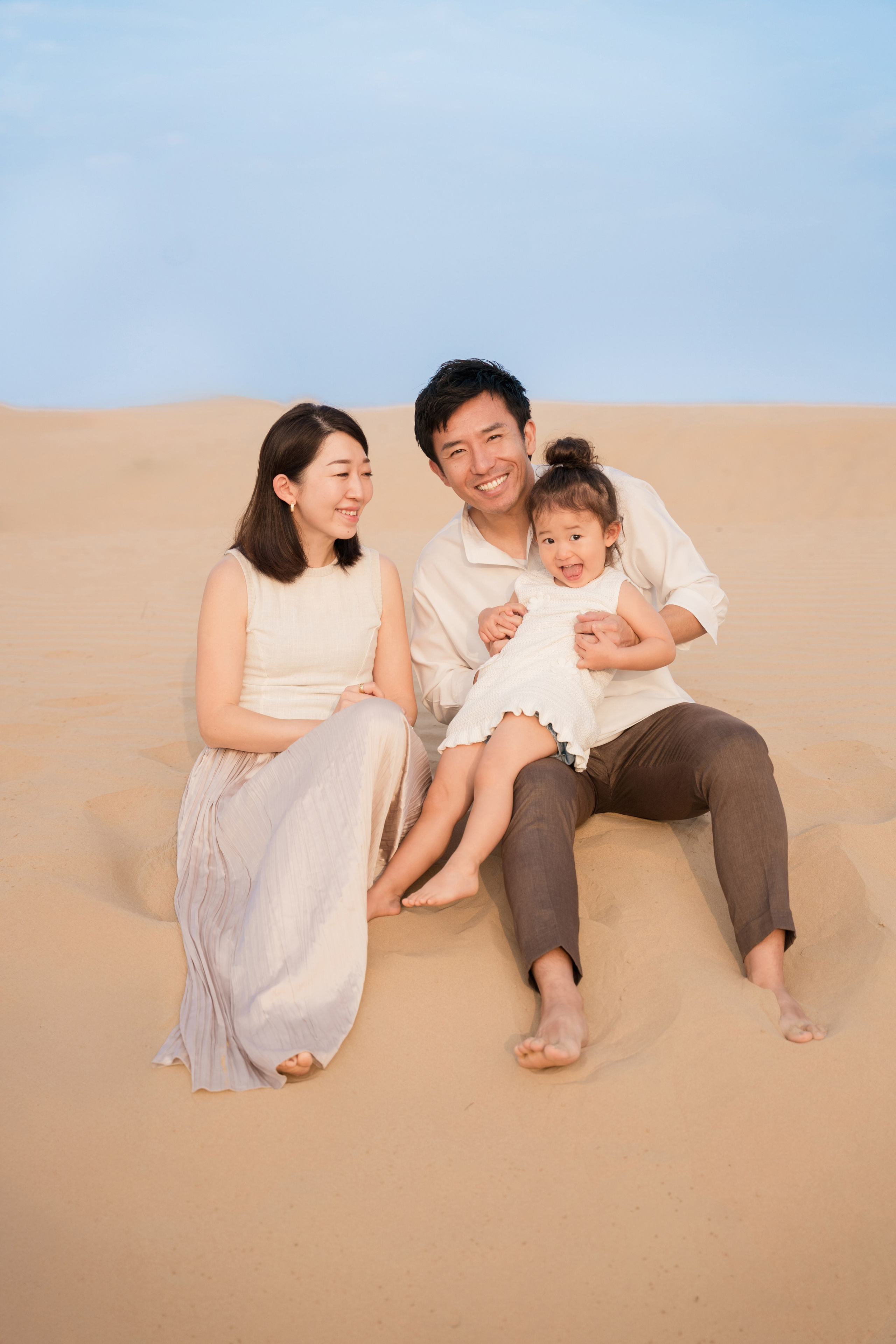 Sunrise in the dunes. Angela Iakovleva — Family Photographer in Dubai