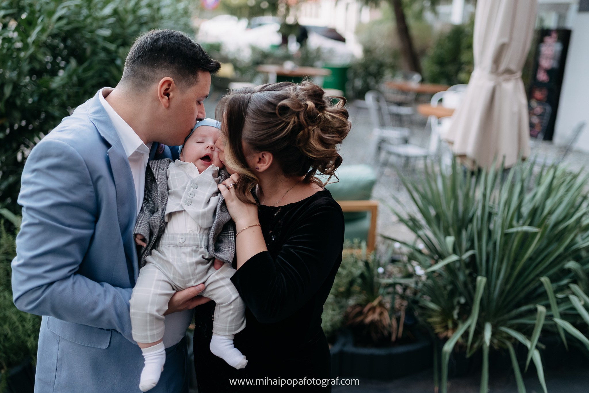 Fotograf de botez în Bucuresti| Mihai Popa Fotograf. Fotograf Nuntă & Botez București - Mihai Popa | Dincolo de oameni, imortalizez emoții!