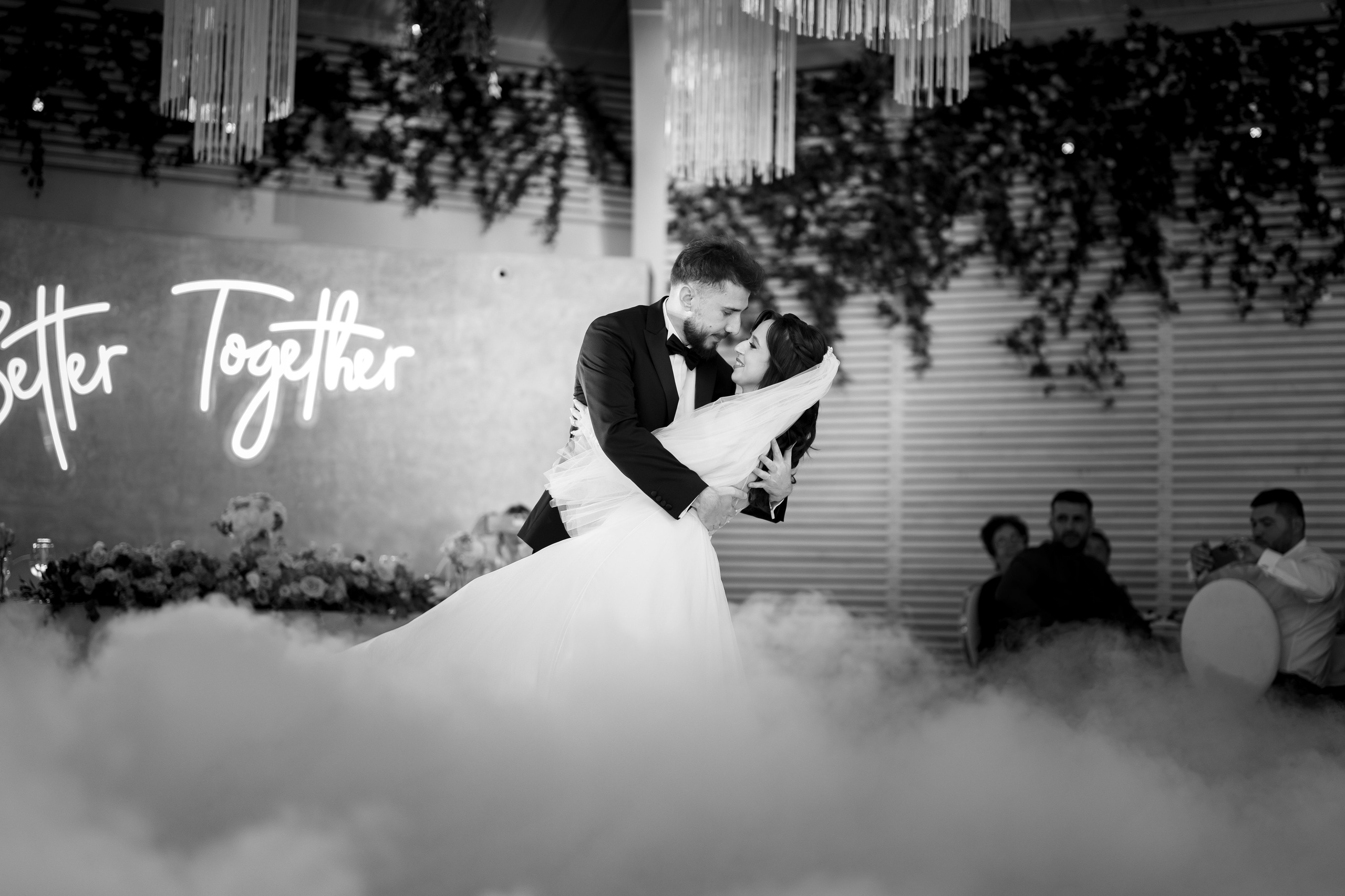 PARTY. Gabriel Florea — Fotograf nuntă București