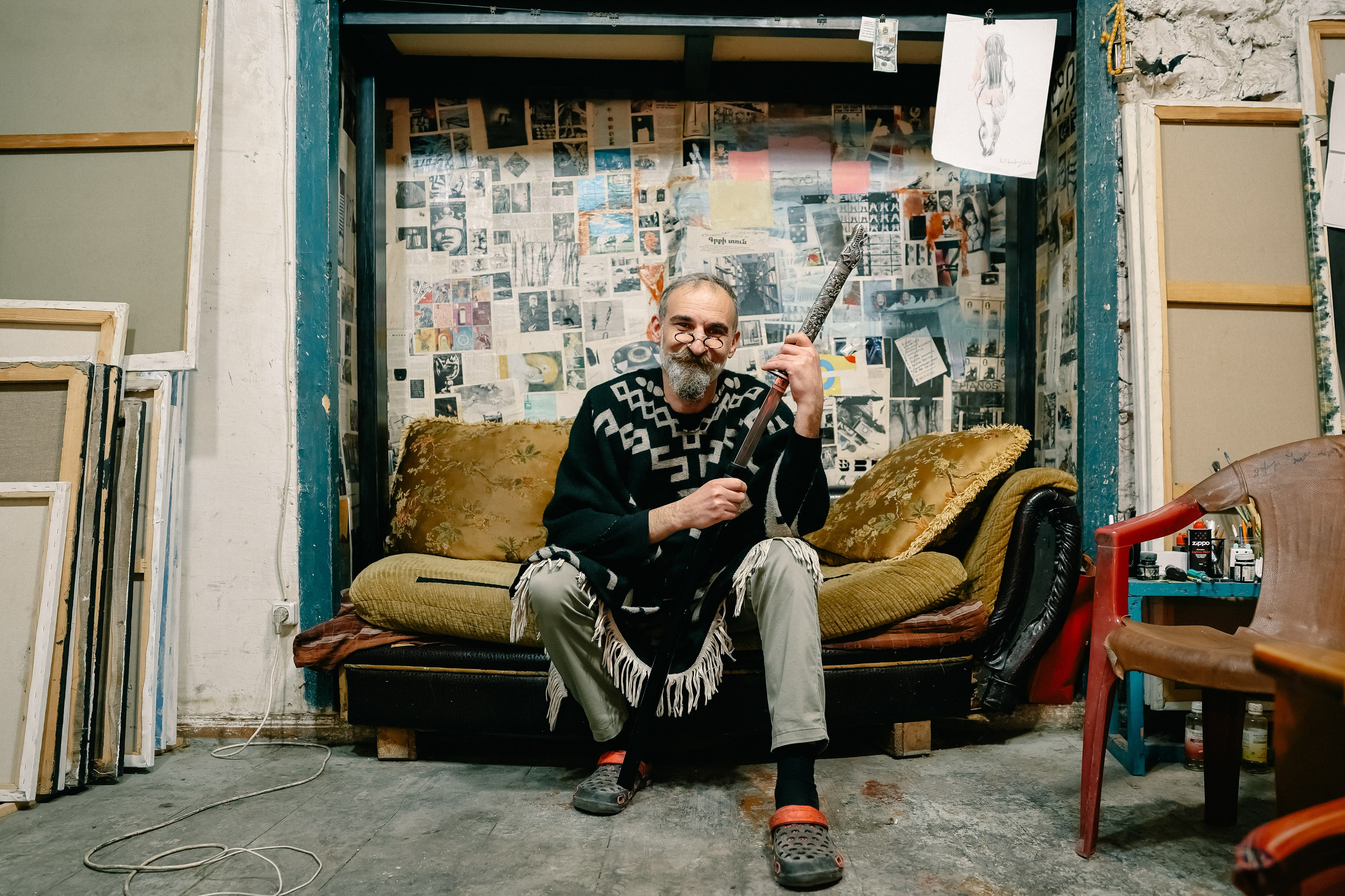 Reportage (artist's studio, sed velikodny — rush). Asmikiam