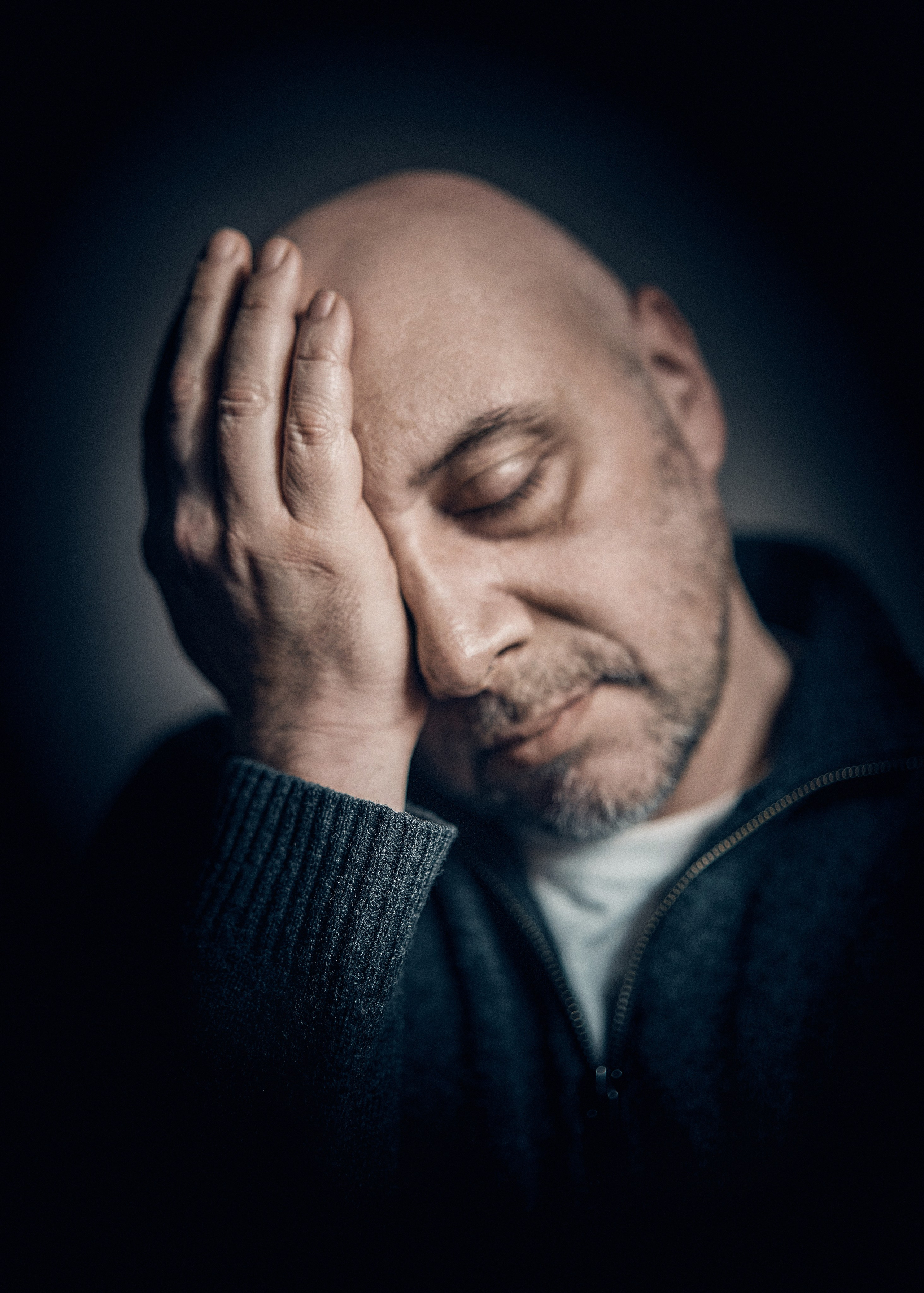 Portret Malarza - Simeon Genew - Portrety w studio - Fotograf i wideograf Andriej Szypiłow