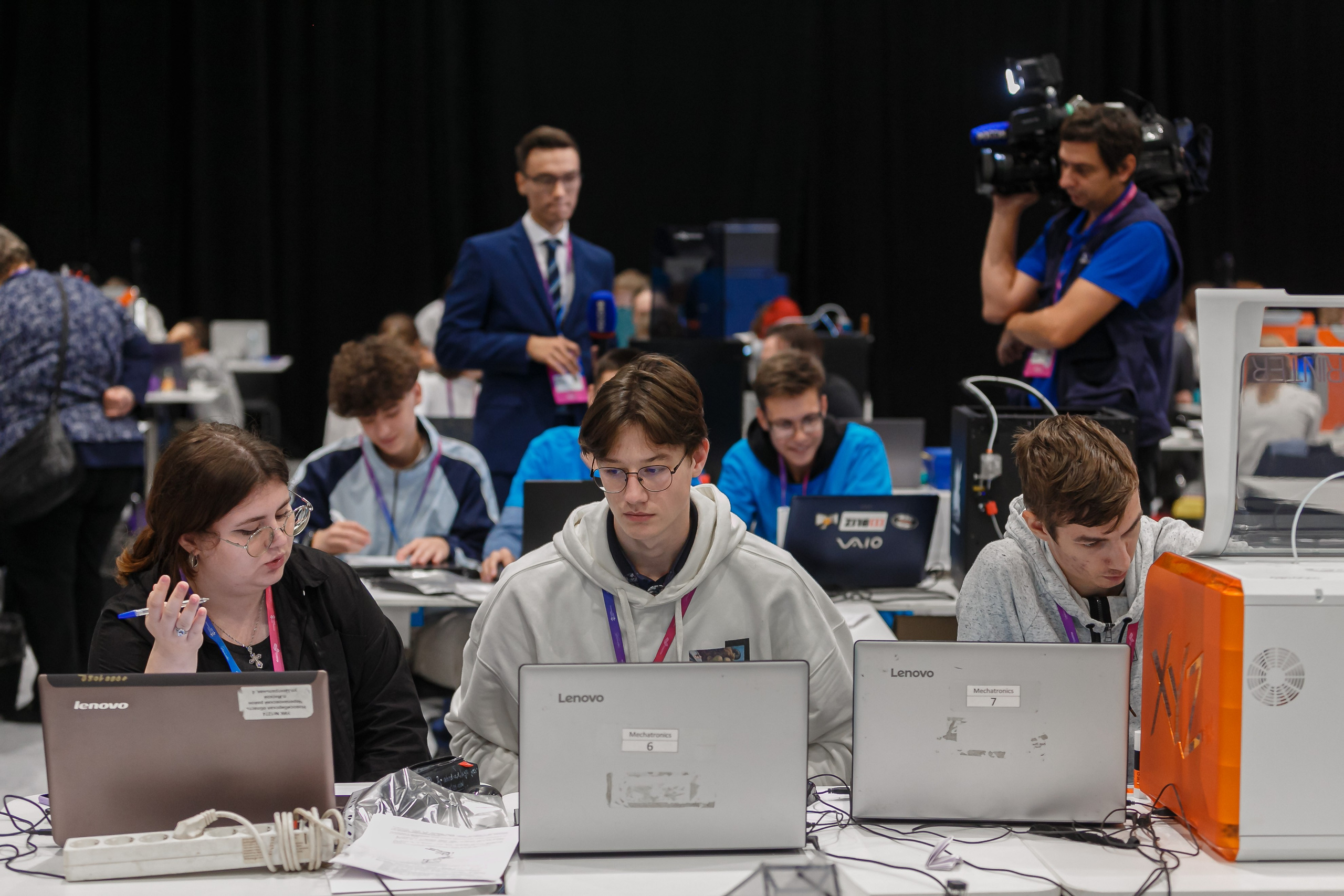 Foro Internacional de Desarrollo Tecnológico. Fotógrafo de retrato, familia y reportajes en Valencia | España | Europa Vitalii Lumier