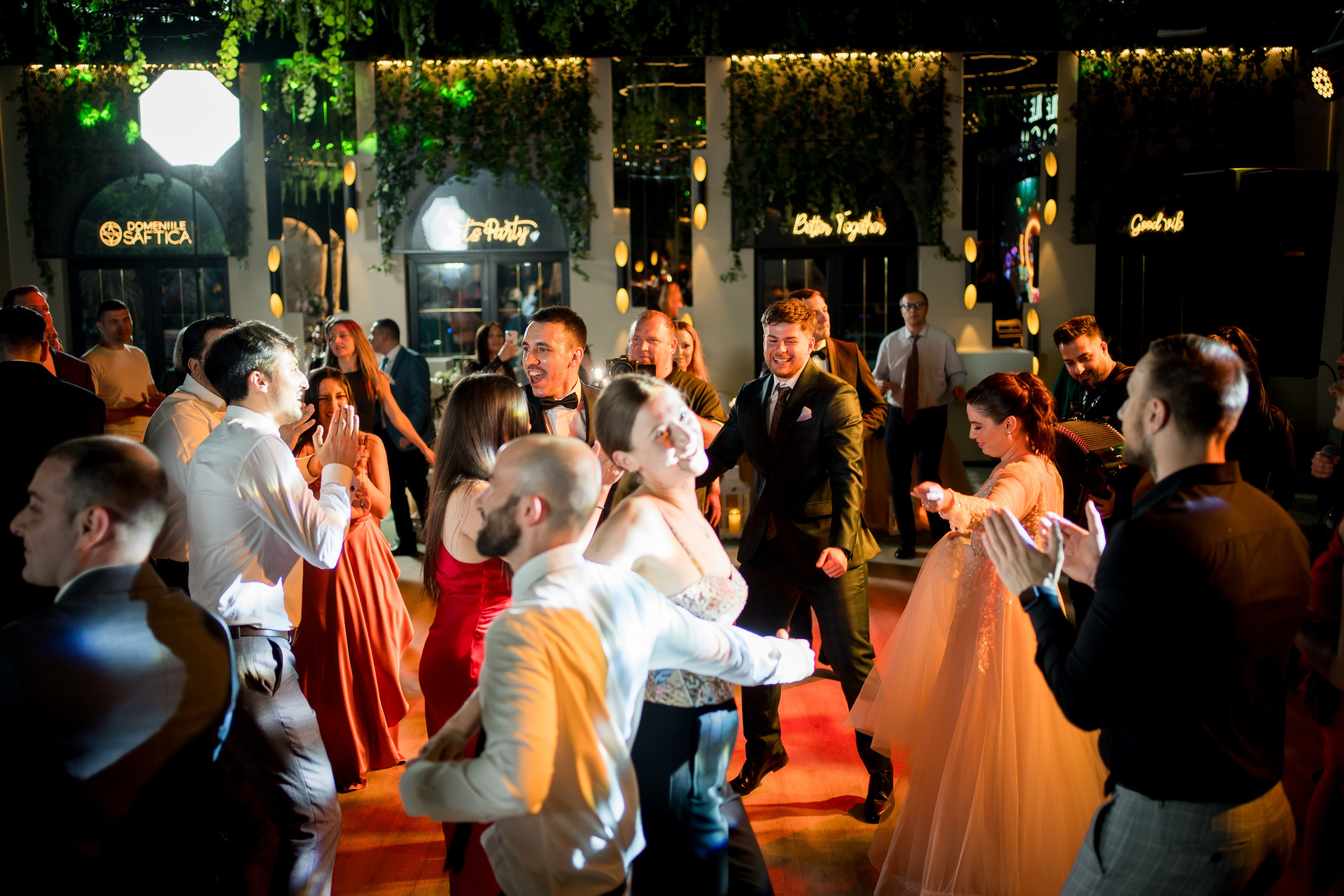 PARTY. Gabriel Florea — Fotograf nuntă București