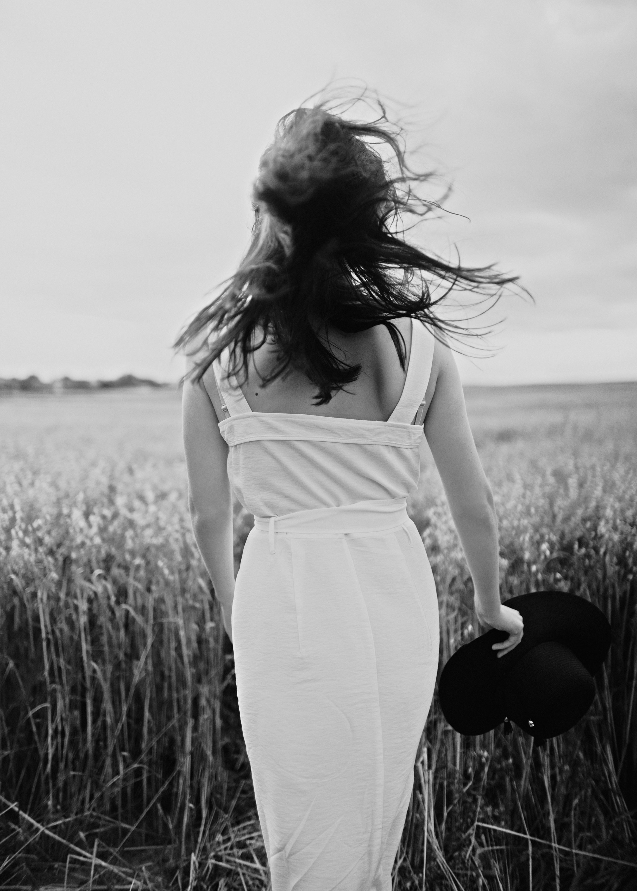 Katya | tenderness in the field. Kaja | fotograf psów we Wrocławiu