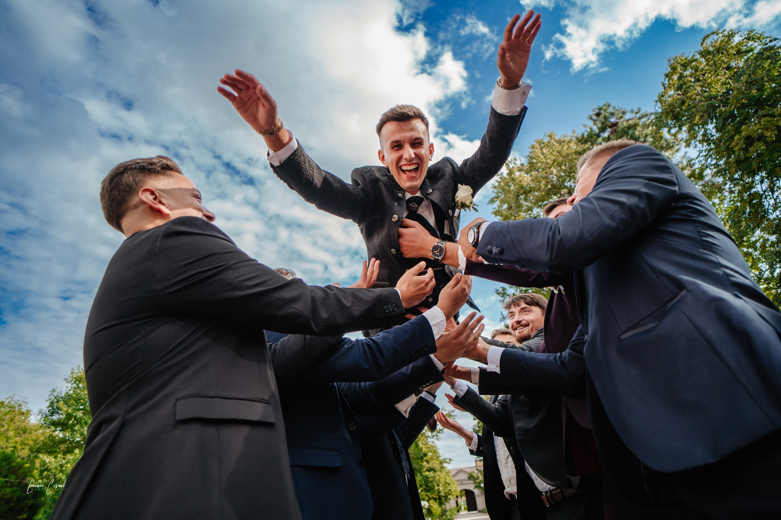 Fotograf de Nuntă Profesional — Fotografie Jurnalistică și Clasică pentru Amintiri de Neuitat. Fotograf de nuntă, corporate, botezuri, majorate și aniversări Roman, Lucaci Cornel