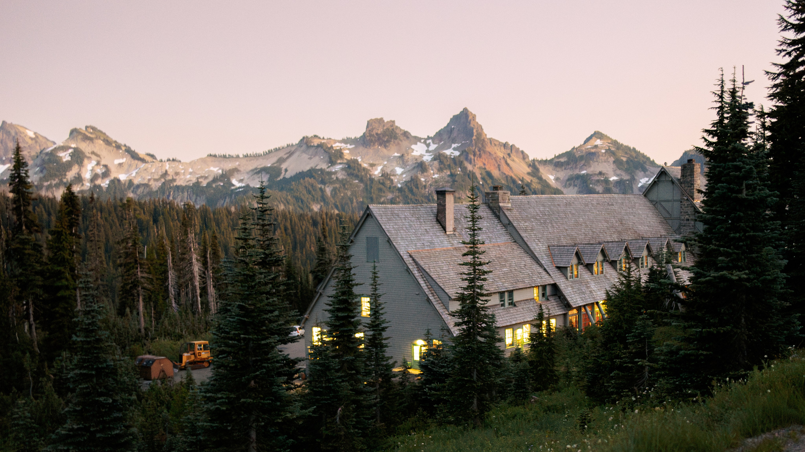 Embrace of Wildflowers. Family photographer Oregon — Washington