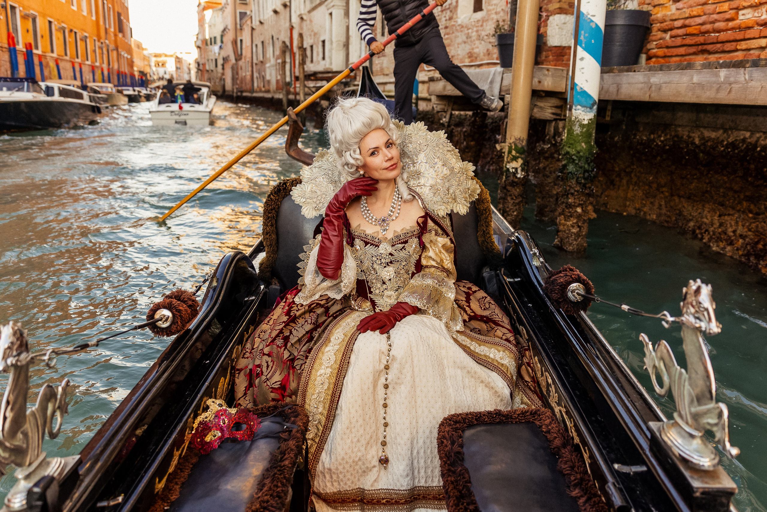 Aleksandr & Ekaterina in venetian carnival