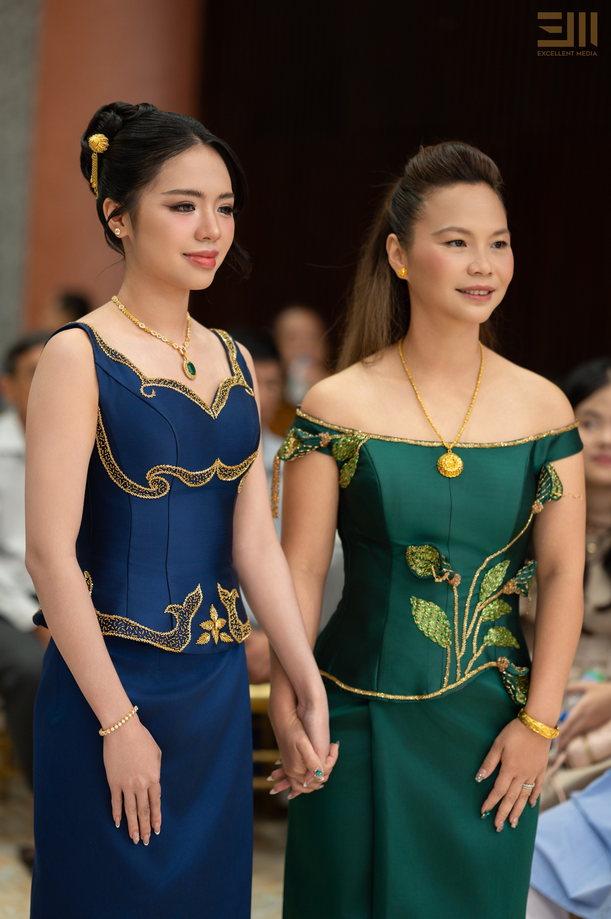 សិង្ហ & លីដា. Welcome to Excellent Media